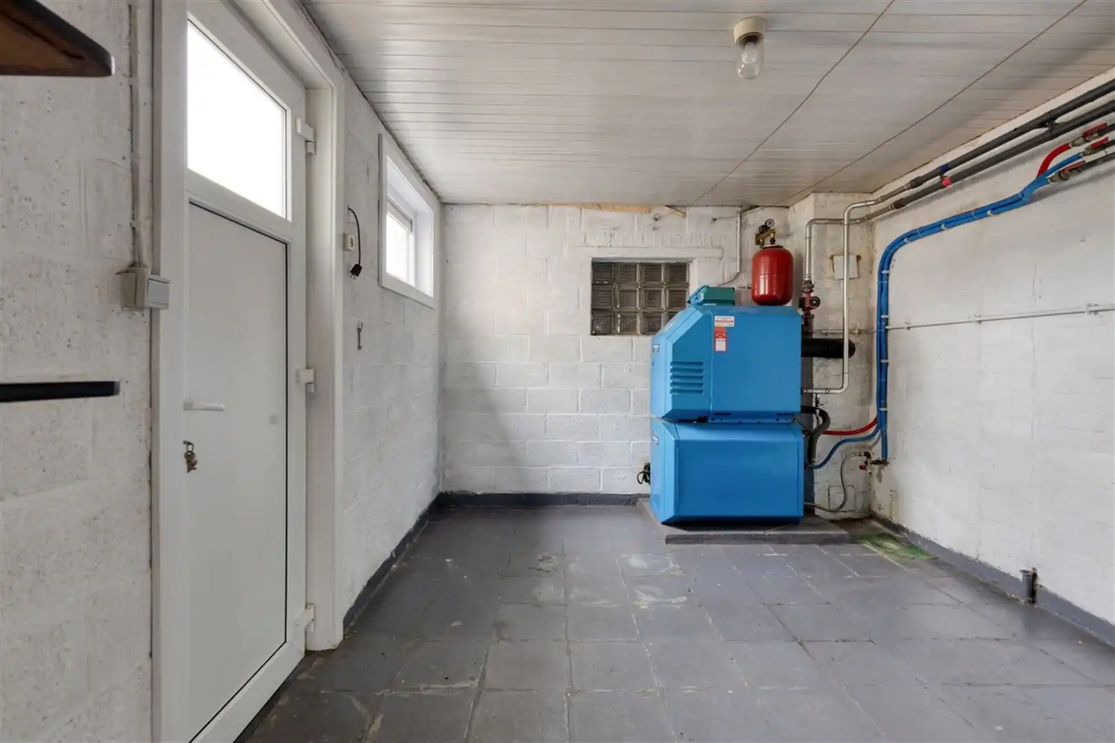 Statige te renoveren woning in deelgemeente Eine foto 17