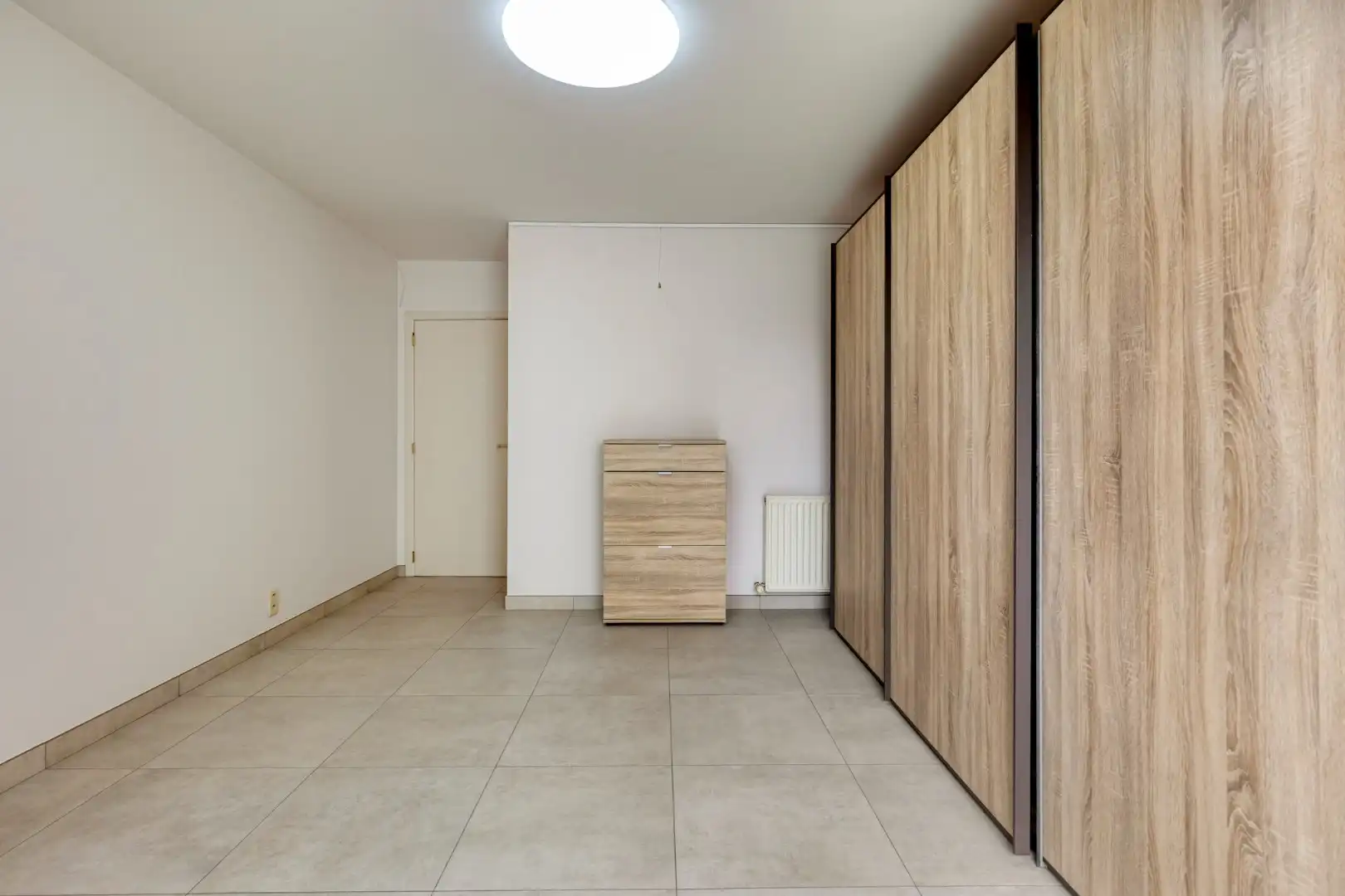 Ruim 2-slaapkamer appartement met parkeerplaats in Halle foto 9
