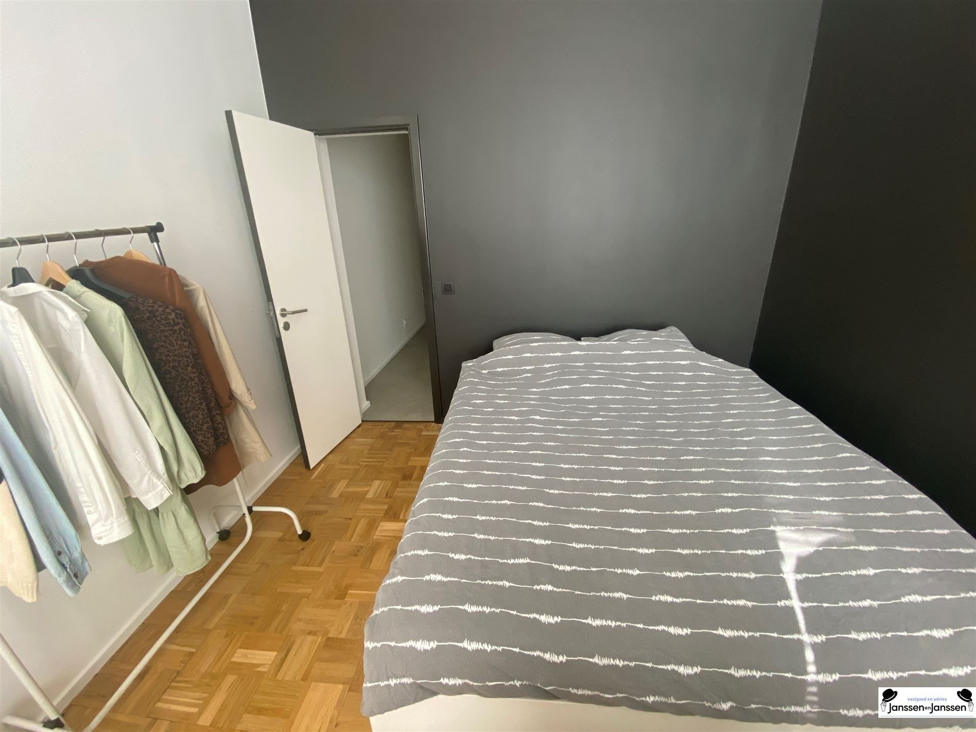 Mooi afgewerkt 2 slaapkamer appartement op en top locatie in Antwerpen foto 13