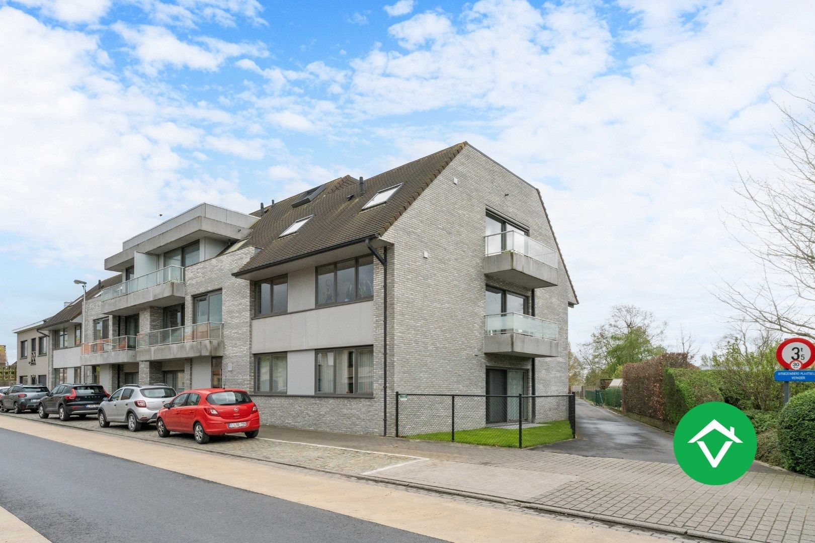 Instapklaar appartement met 2 slaapkamers en grote terrassen te Leke  foto 1