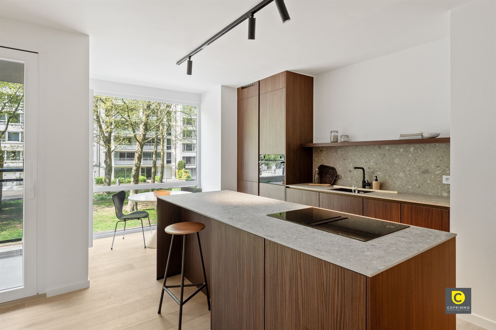 Prachtig gerenoveerd 3 slaapkamer appartement met 2 terrassen te Fruithoflaan! foto 4
