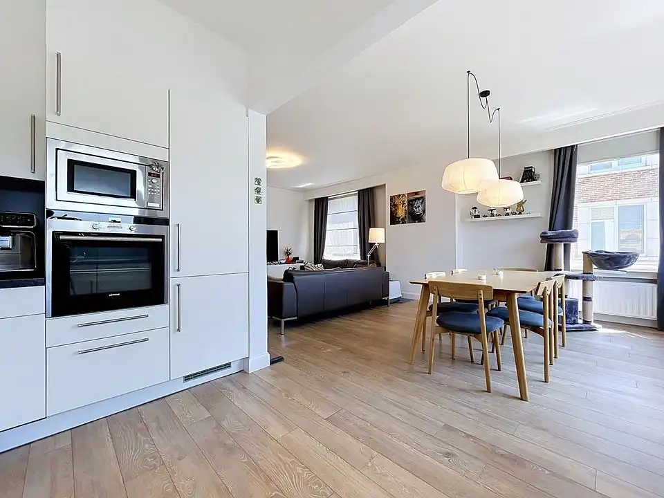 Lichtrijk en instapklaar 3-slaapkamerappartement (106 m²) met garage en gunstig EPC (B) op toplocatie in Wilrijk! foto 5