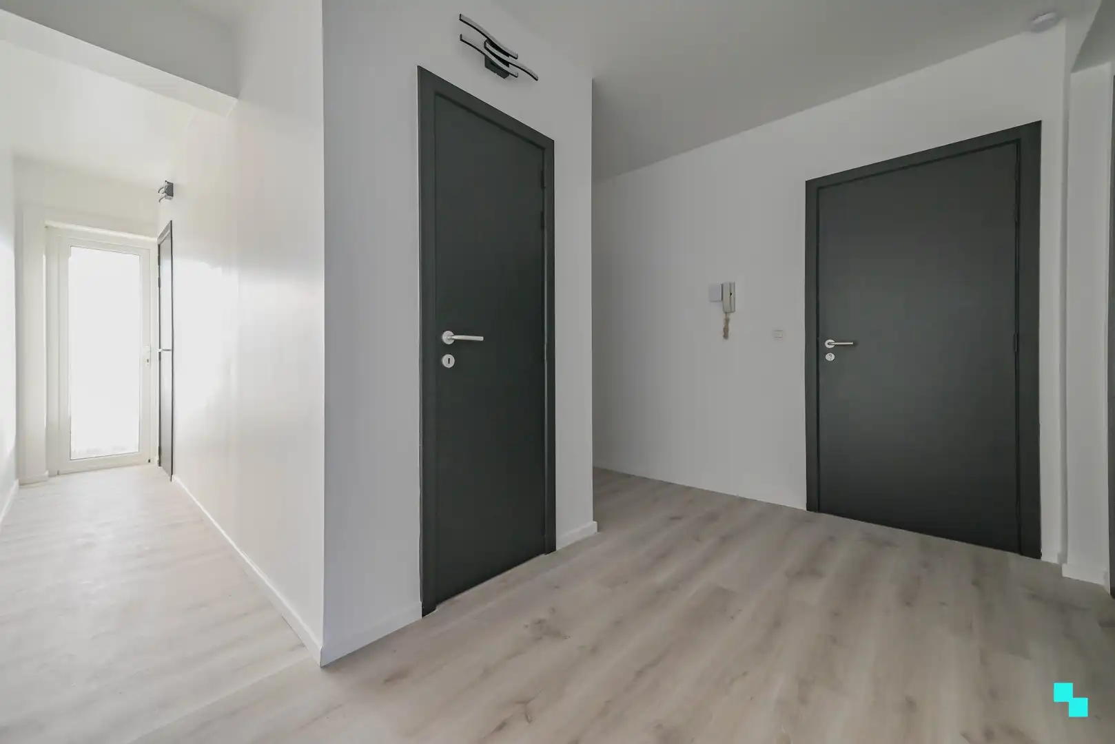 Gerenoveerd appartement met twee slaapkamers in centrum Tielt foto 12