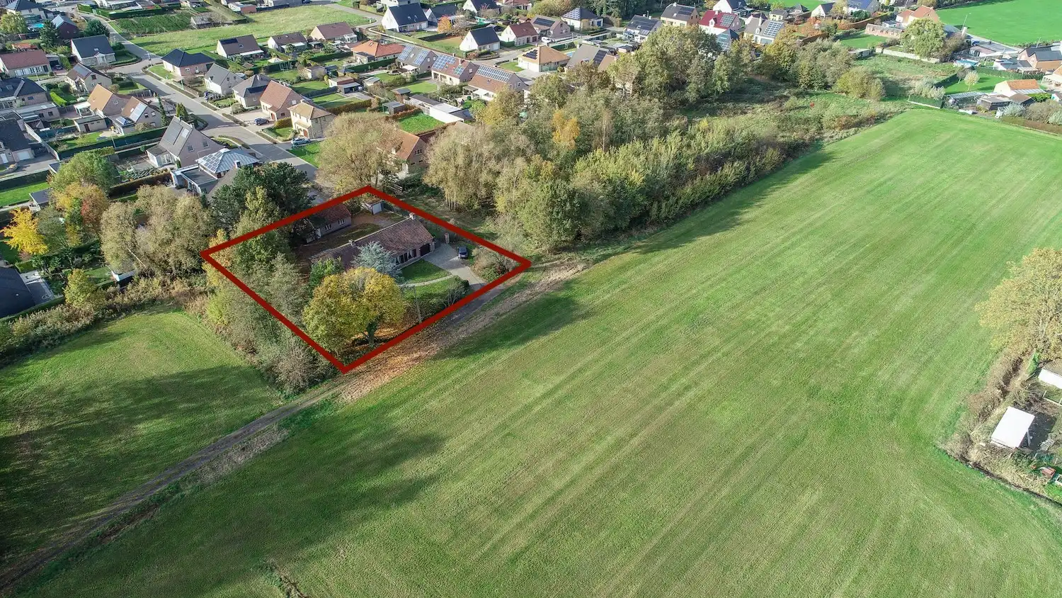 Rustig gelegen alleenstaande woning met westgerichte tuin en unieke bouwvergunning foto 2