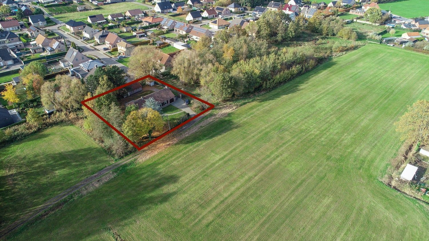 Rustig gelegen alleenstaande woning met westgerichte tuin en unieke bouwvergunning foto 2