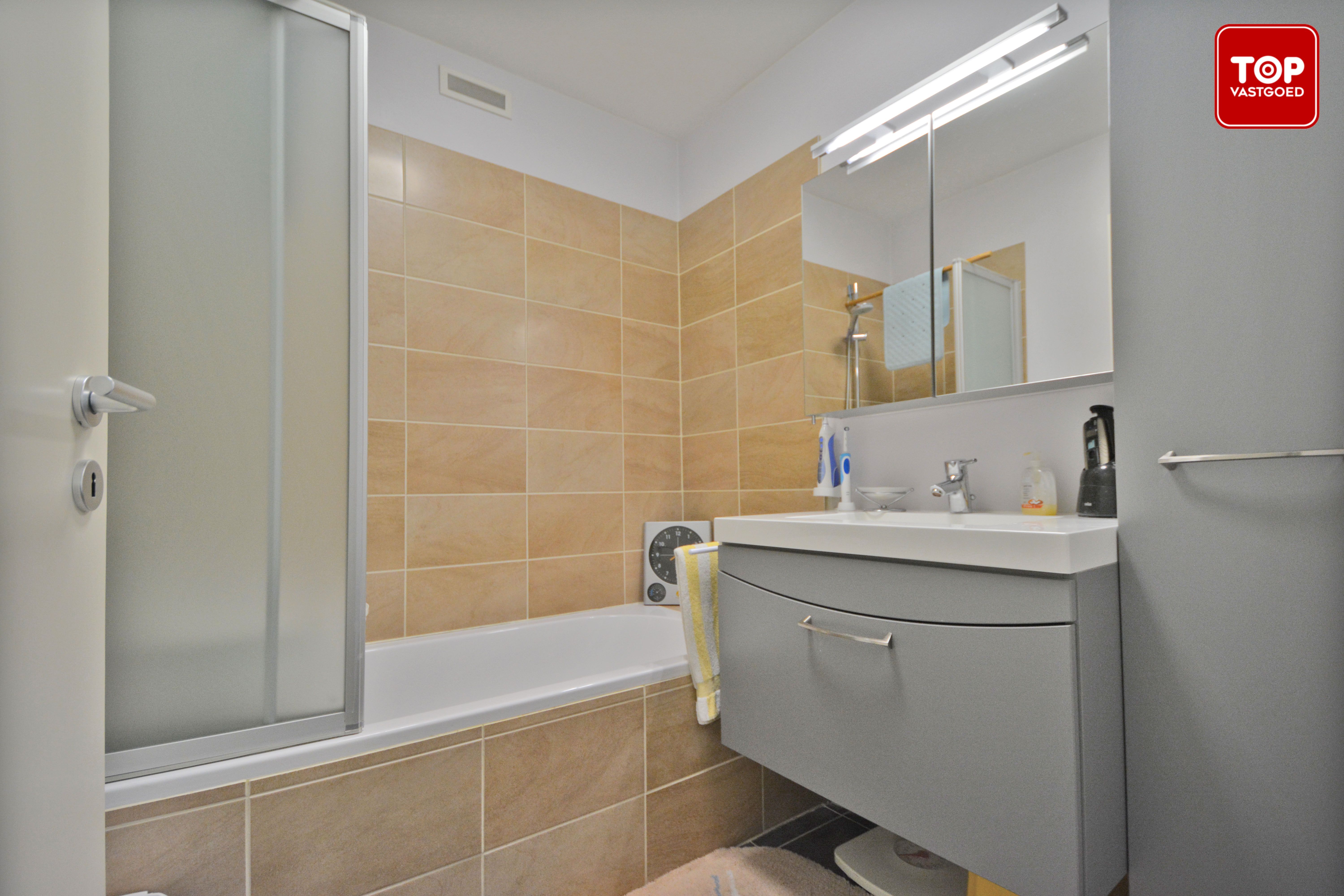 Instapklaar 2-slaapkamer appartement te Wondelgem. foto 7