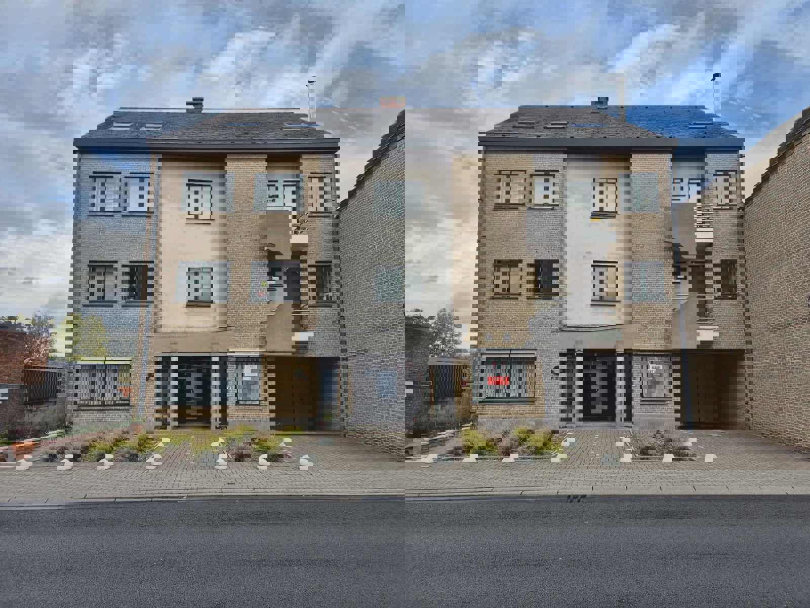 Studio met garage op een goede locatie foto {{pictureIndex}}