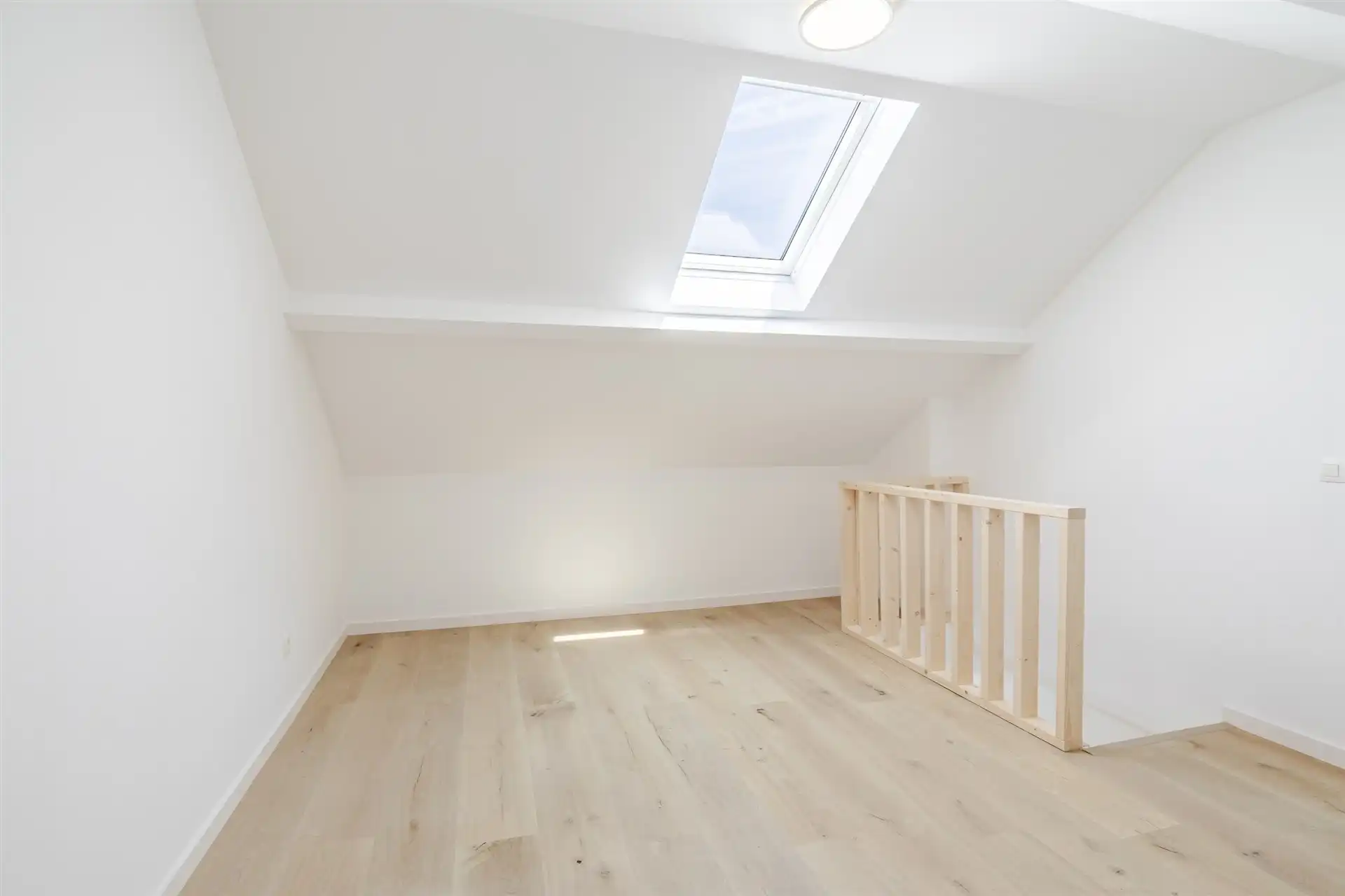 Uitstekend gerenoveerde woning met 3 slks en tuin foto 20