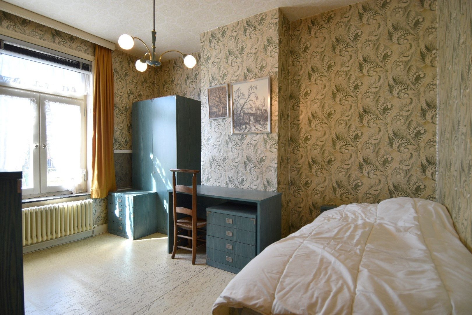 Karaktervolle burgerwoning met 3 slaapkamers, 2 garages en een mooi stukje tuin te koop in Rollegem foto 17