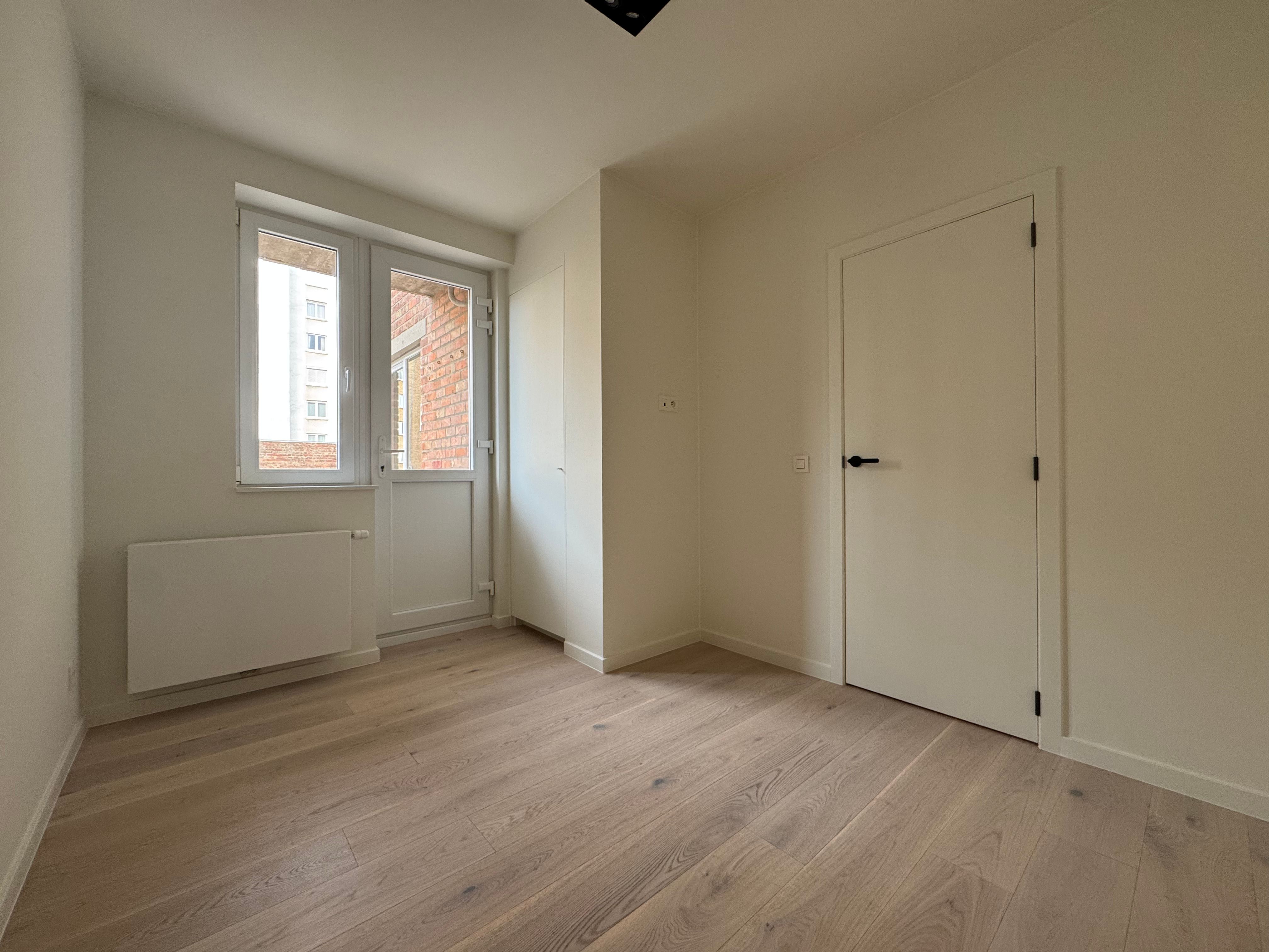 Stijlvol gerenoveerd appartement met 2 slaapkamers en terras foto 10