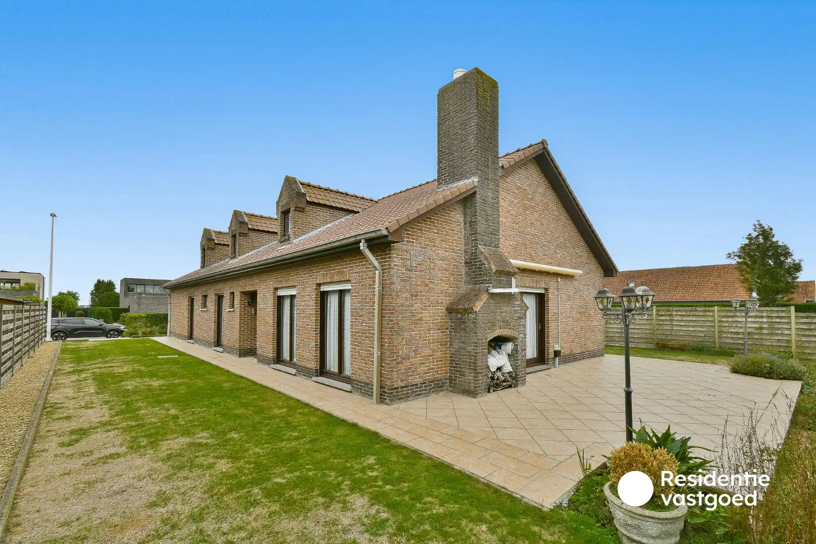 Alleenstaande bungalow met 4 slaapkamers en ruime tuin foto 3