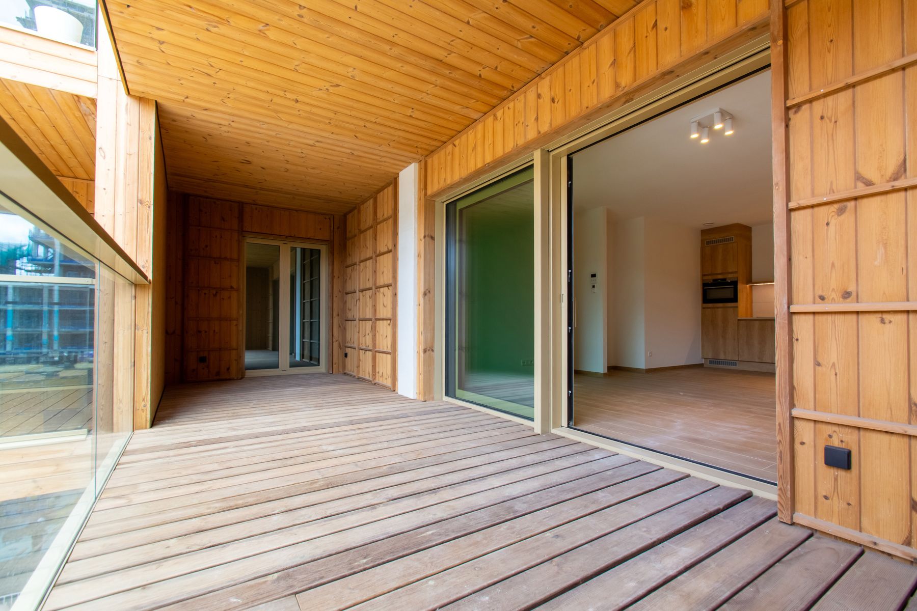 Ongemeubeld 1 slaapkamer app. met mooi terrras foto 6