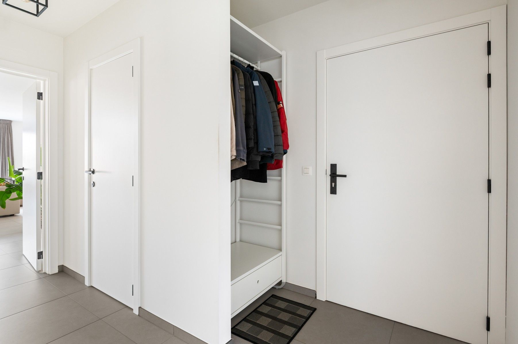 Instapklaar en energiezuinig gelijkvloers appartement met terras en tuin foto 3