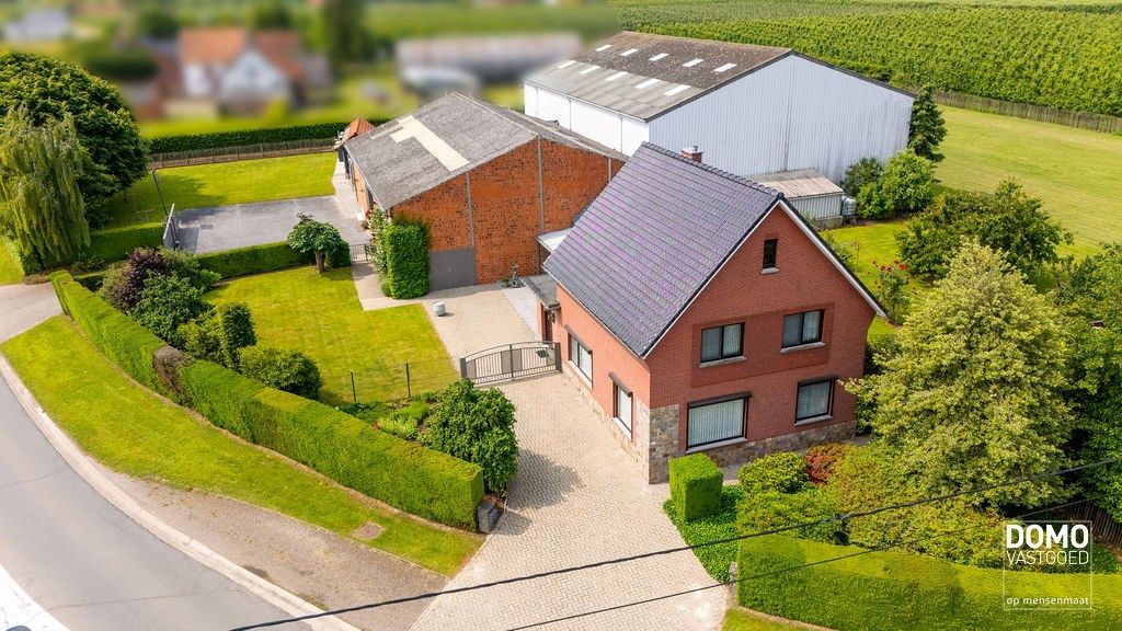 Hoofdfoto van de publicatie: UNIEKE WONING MET 2 RUIME LOODSEN OP PERCEEL VAN 58A49CA