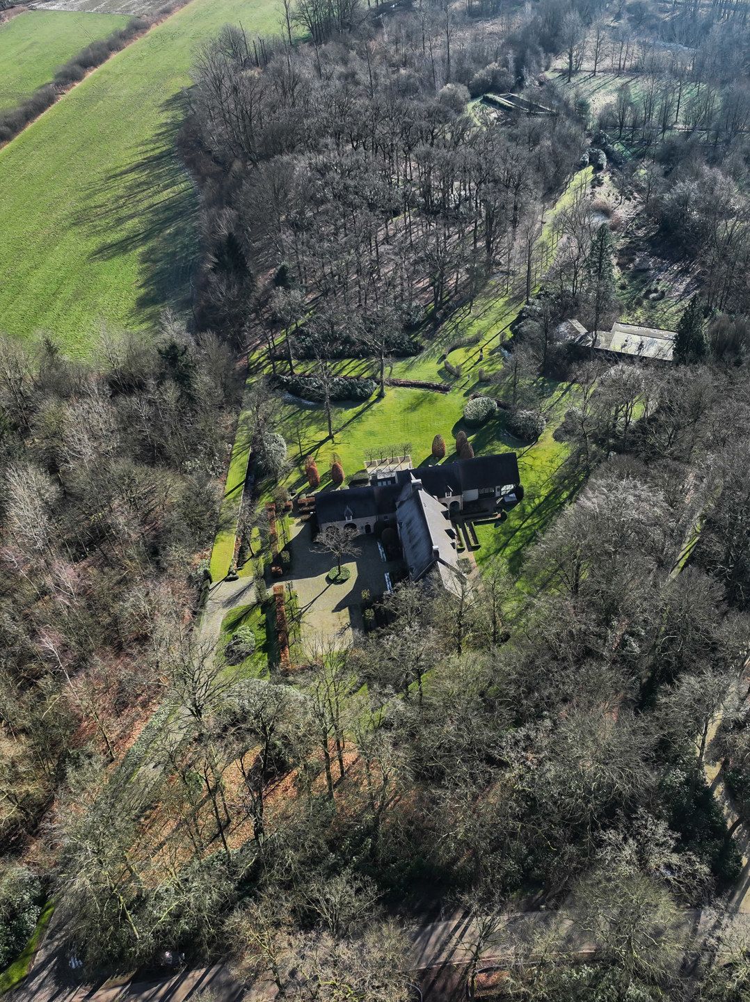 Exclusieve kasteelhoeve met zwembad op 2,7 ha grond, grenzend aan natuurgebied foto 38