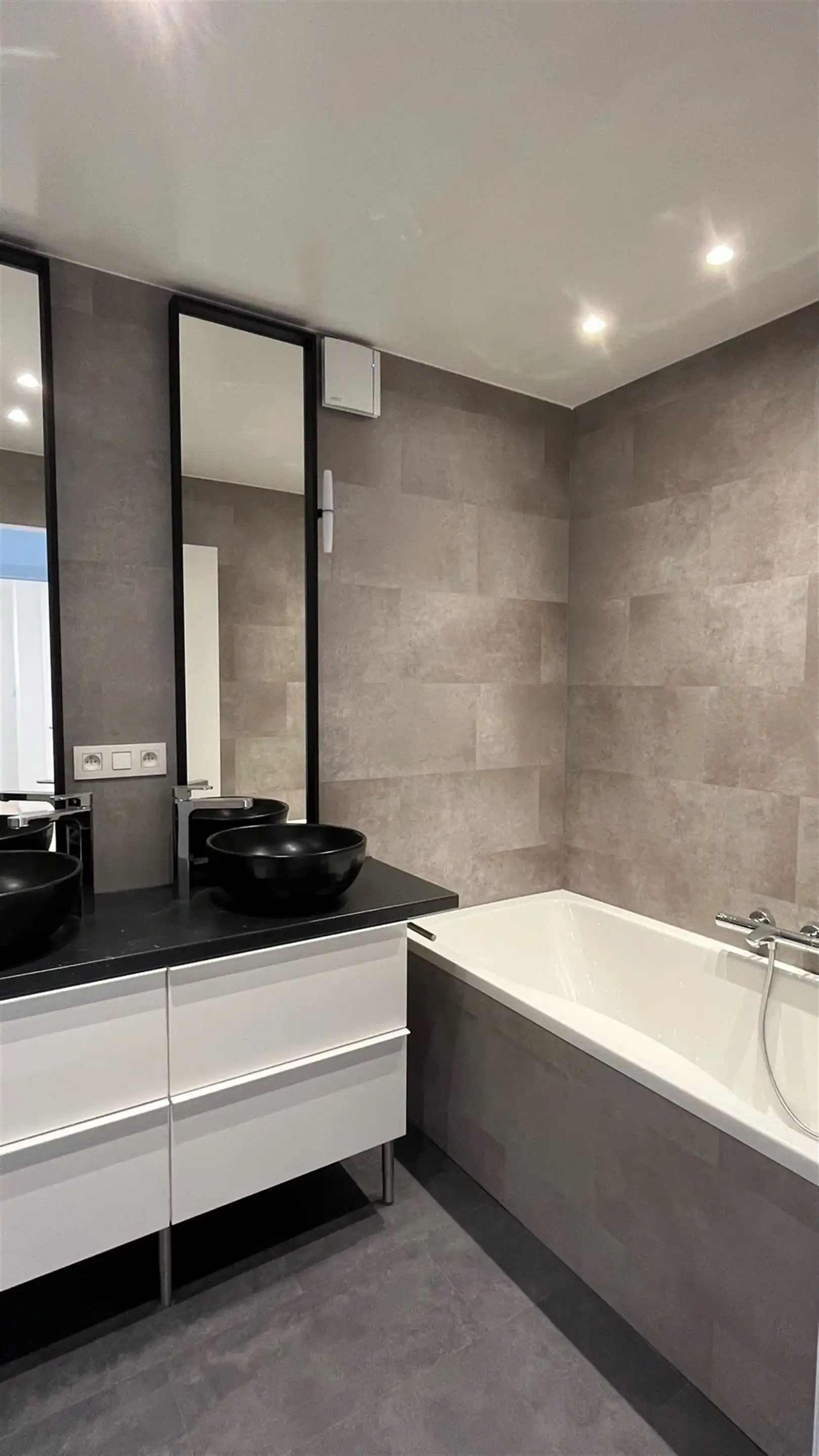 Gloednieuw gerenoveerd appartement met 2 suites  foto 6