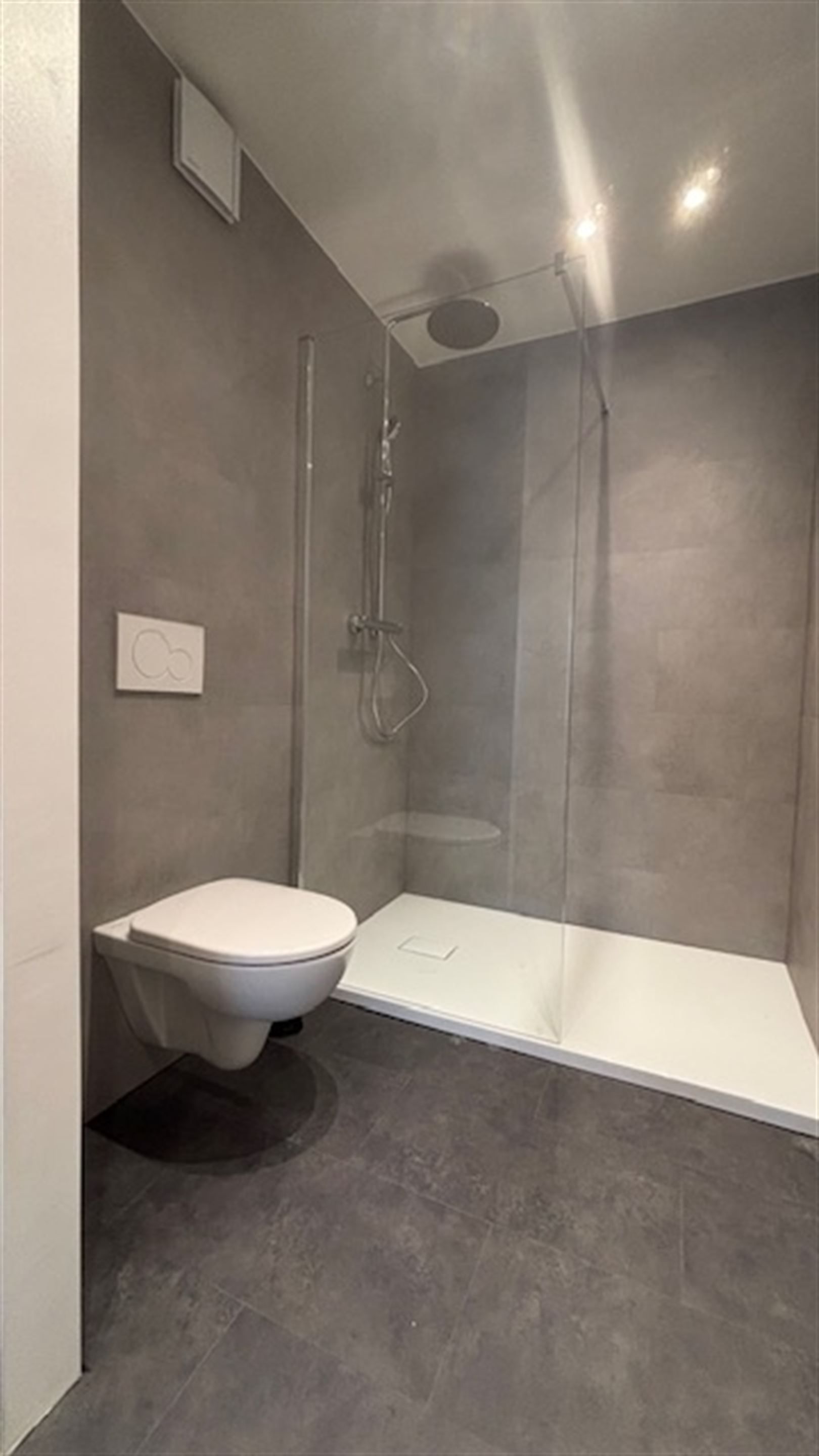 Gloednieuw gerenoveerd appartement in centrum Antwerpen foto 6