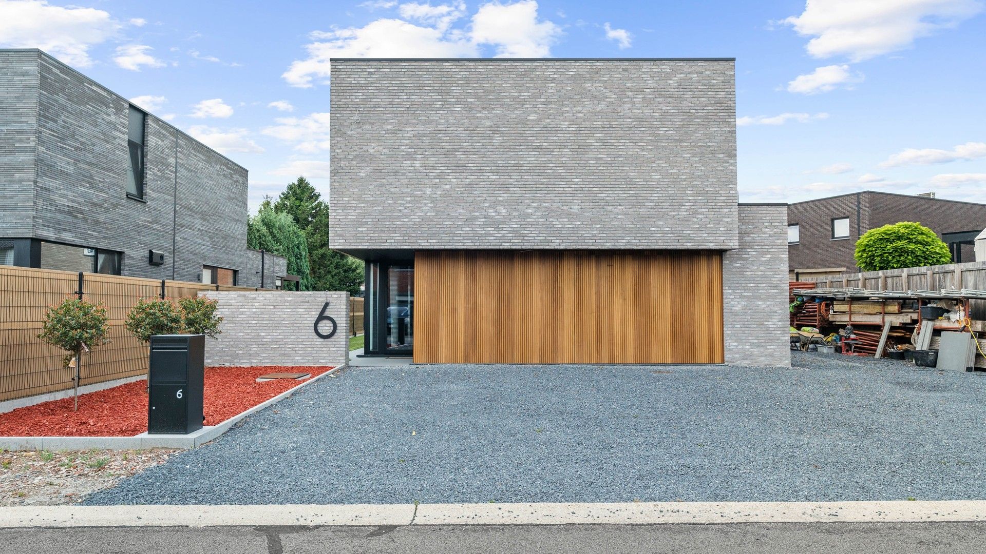 Hoogwaardig afgewerkte nieuwbouwwoning  met 4 slkprs in Opglabbeek foto {{pictureIndex}}