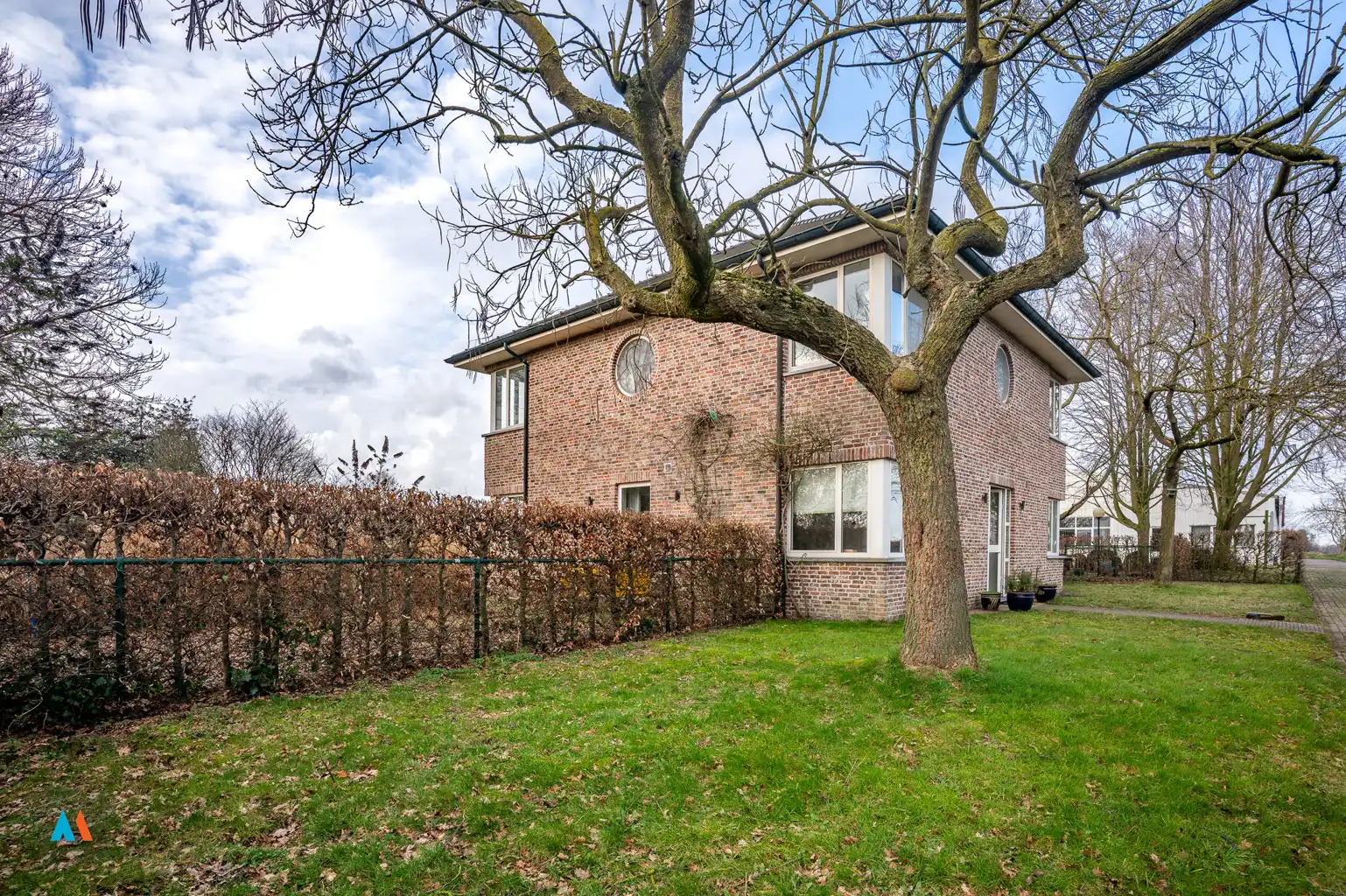 Unieke landbouwlocatie met bedrijfswoning en loods foto 5