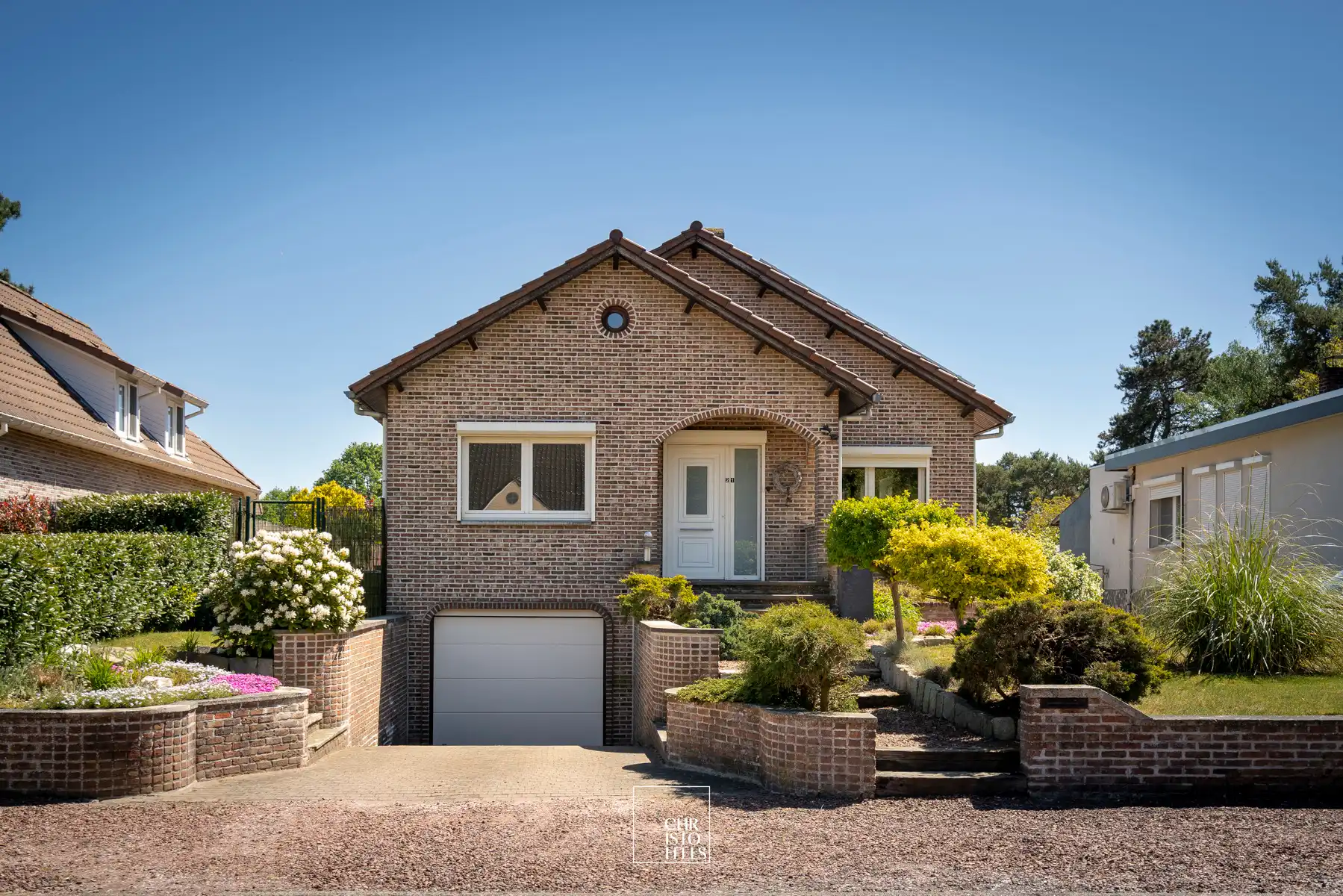 Ruime gezinswoning met garage en tuin in Maasmechelen! foto 2
