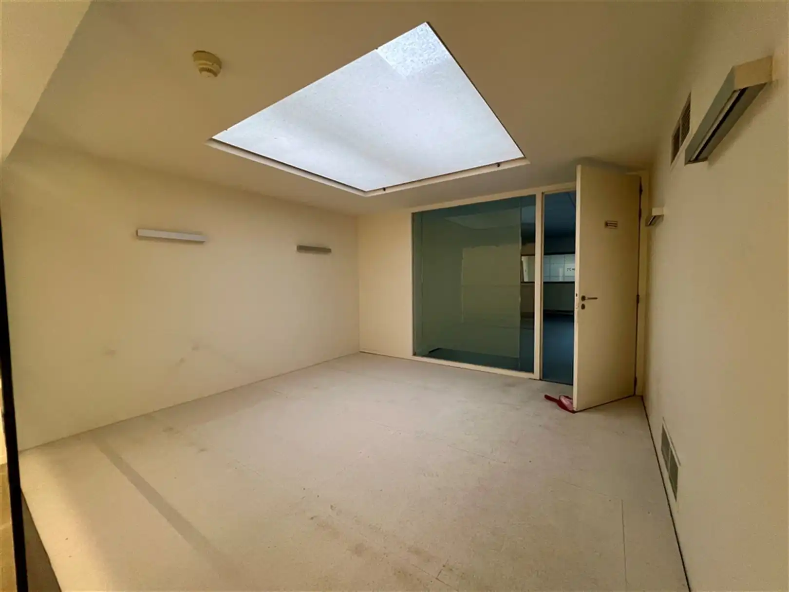 Uitstekend bereikbaar kantoor met werkatelier vlakbij UZ Gent foto 12