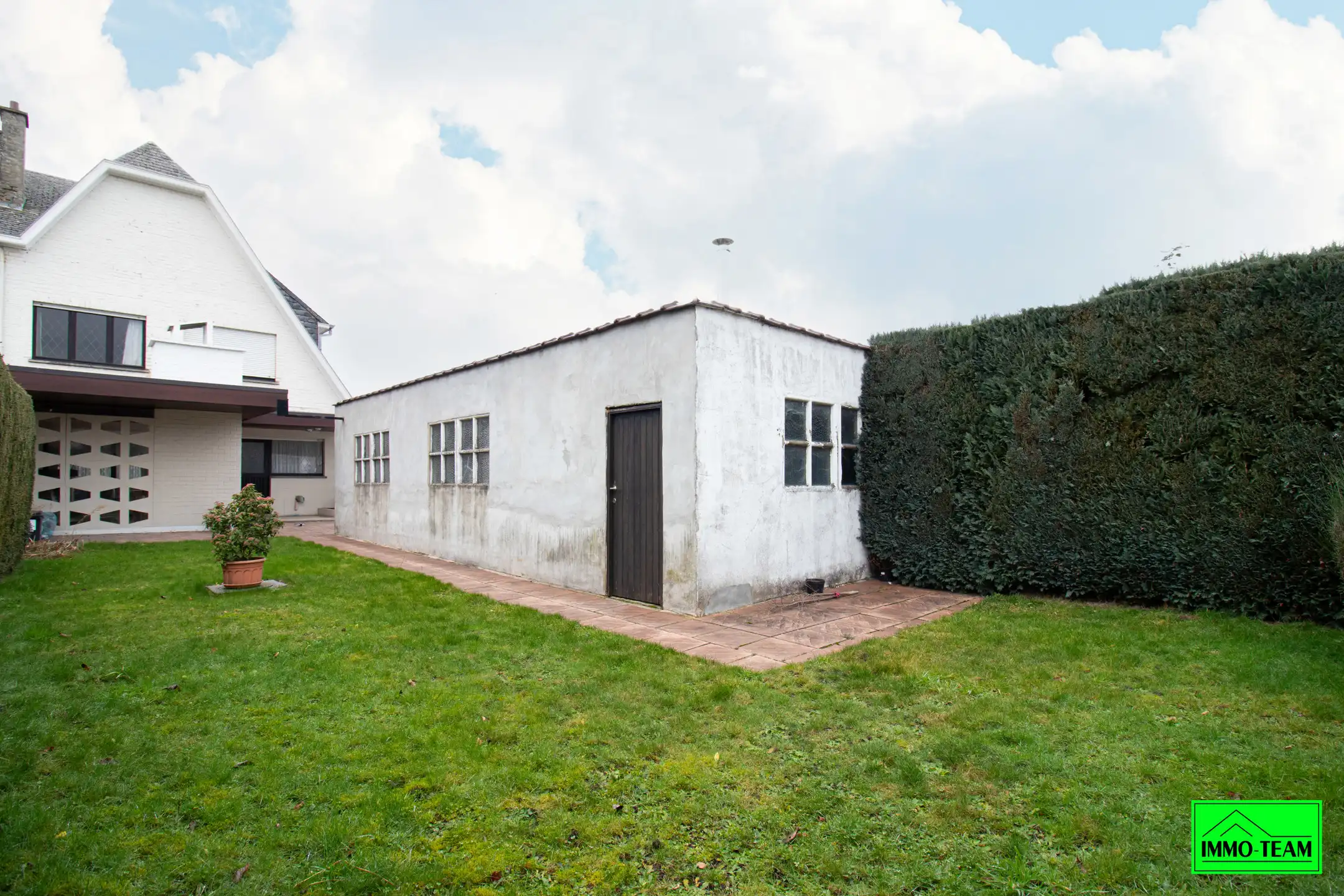 Goed onderhouden 3-gevelwoning met 3 slks, tuin en garage foto 22
