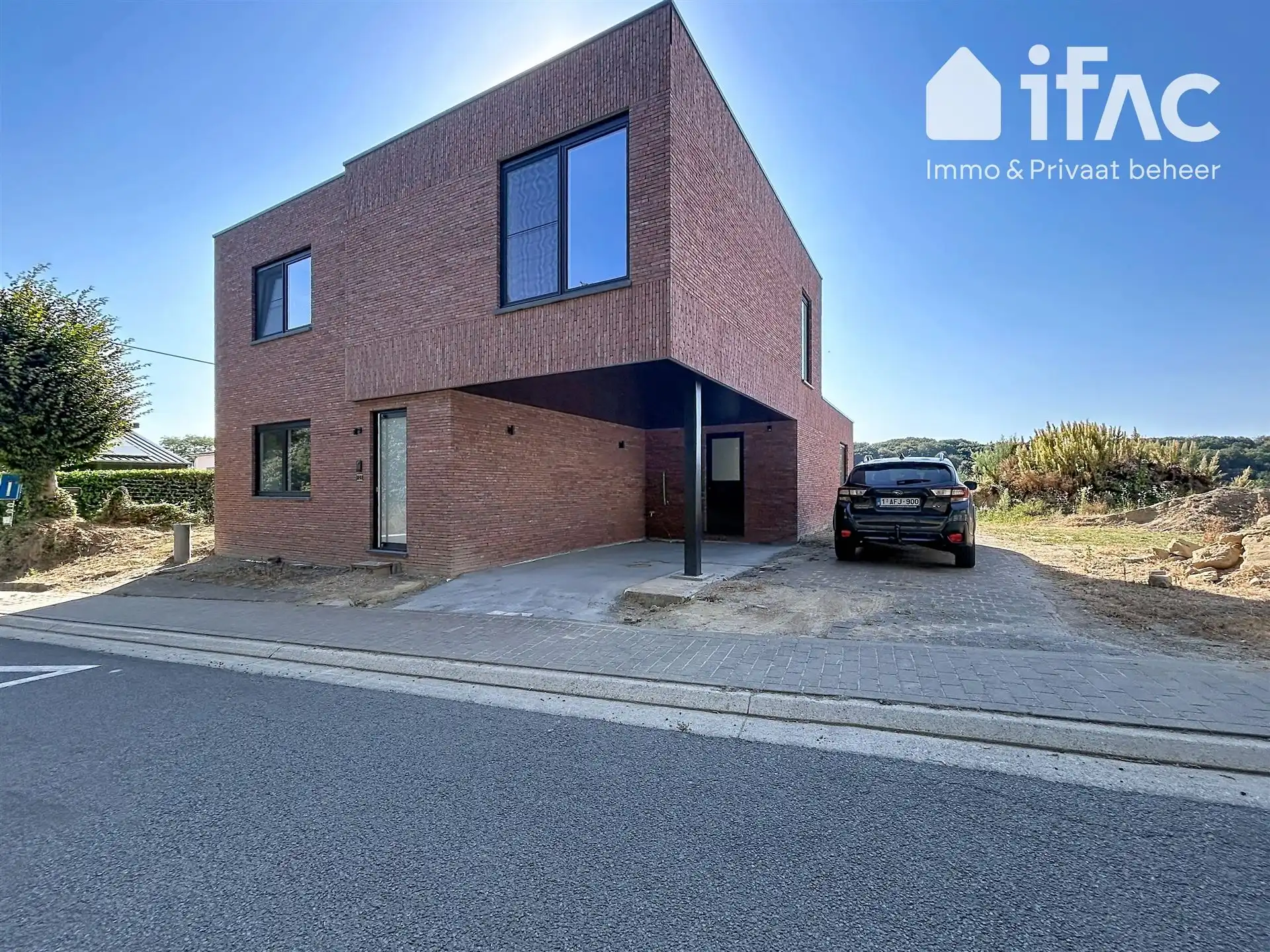 Rustig gelegen volledig gerenoveerde woning foto 2