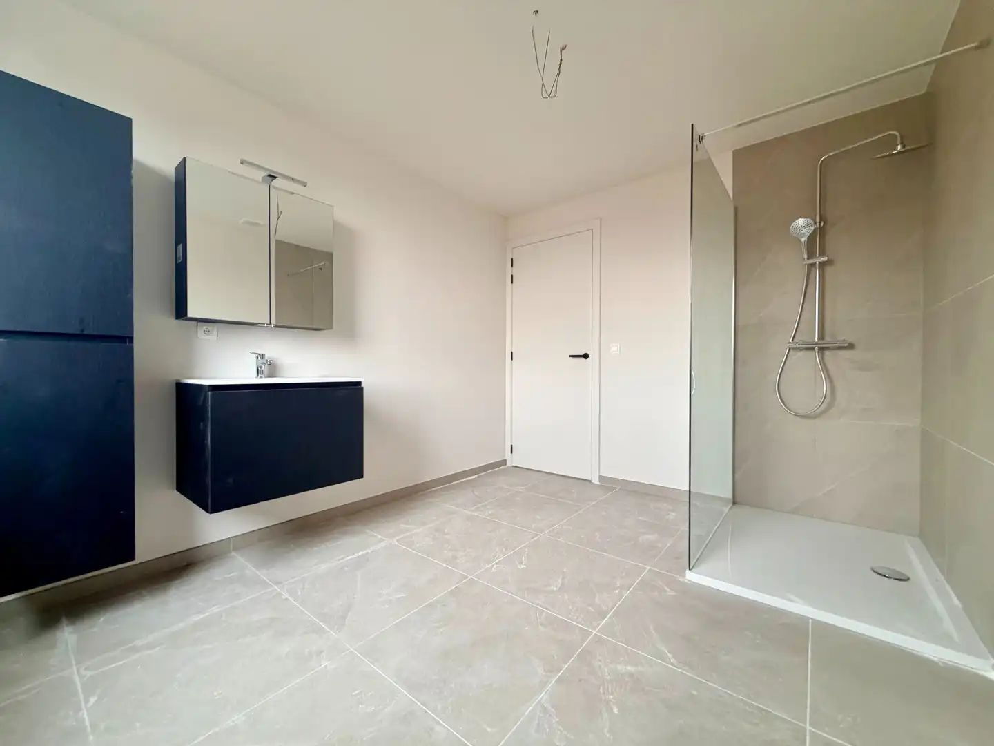 Uitzonderlijk ruime halfopen woning! foto 24