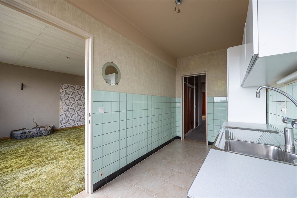 Lichtrijk, op te frissen appartement  foto 4