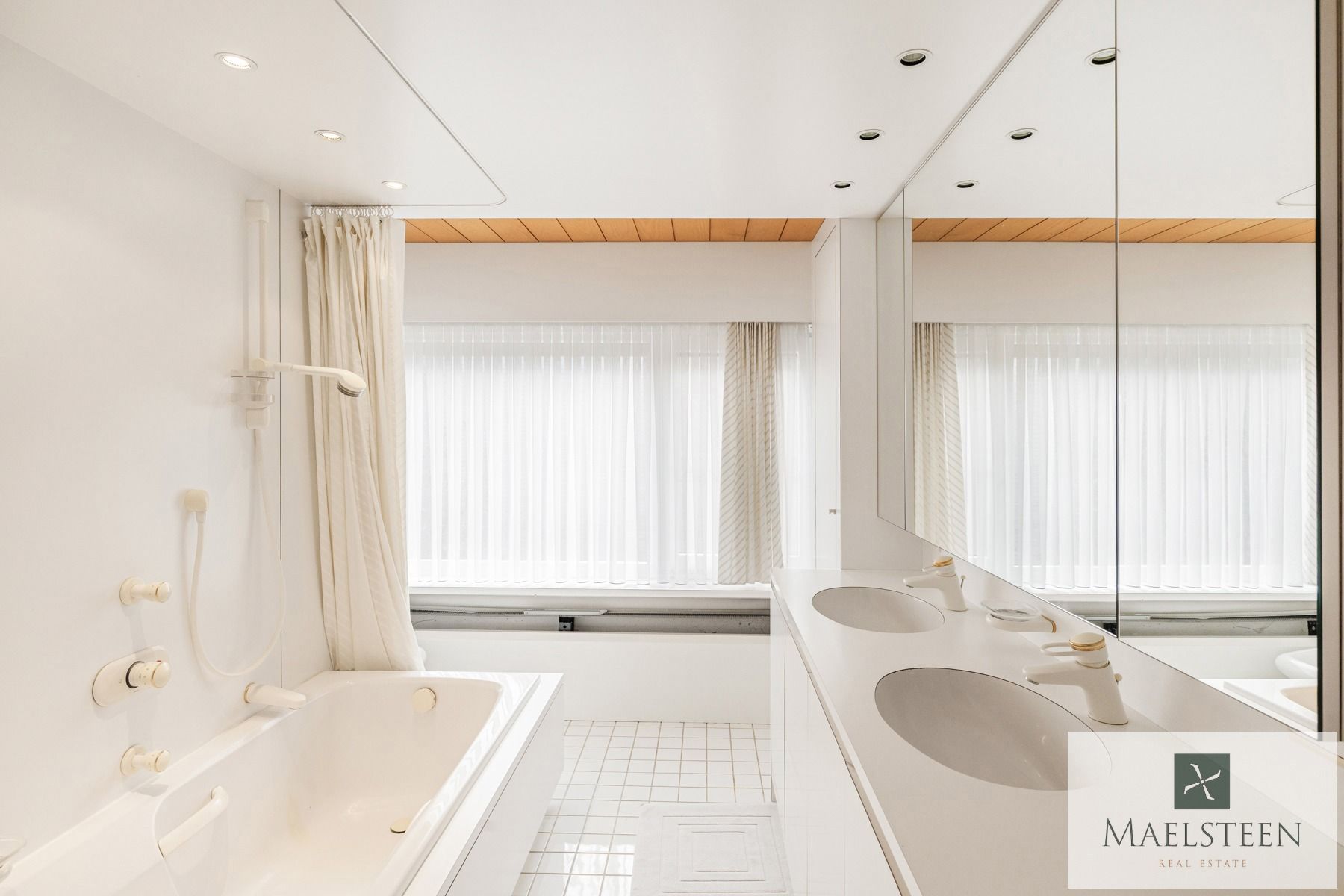 Architecturale woning op 1876 m² te Sint-Andries foto 20