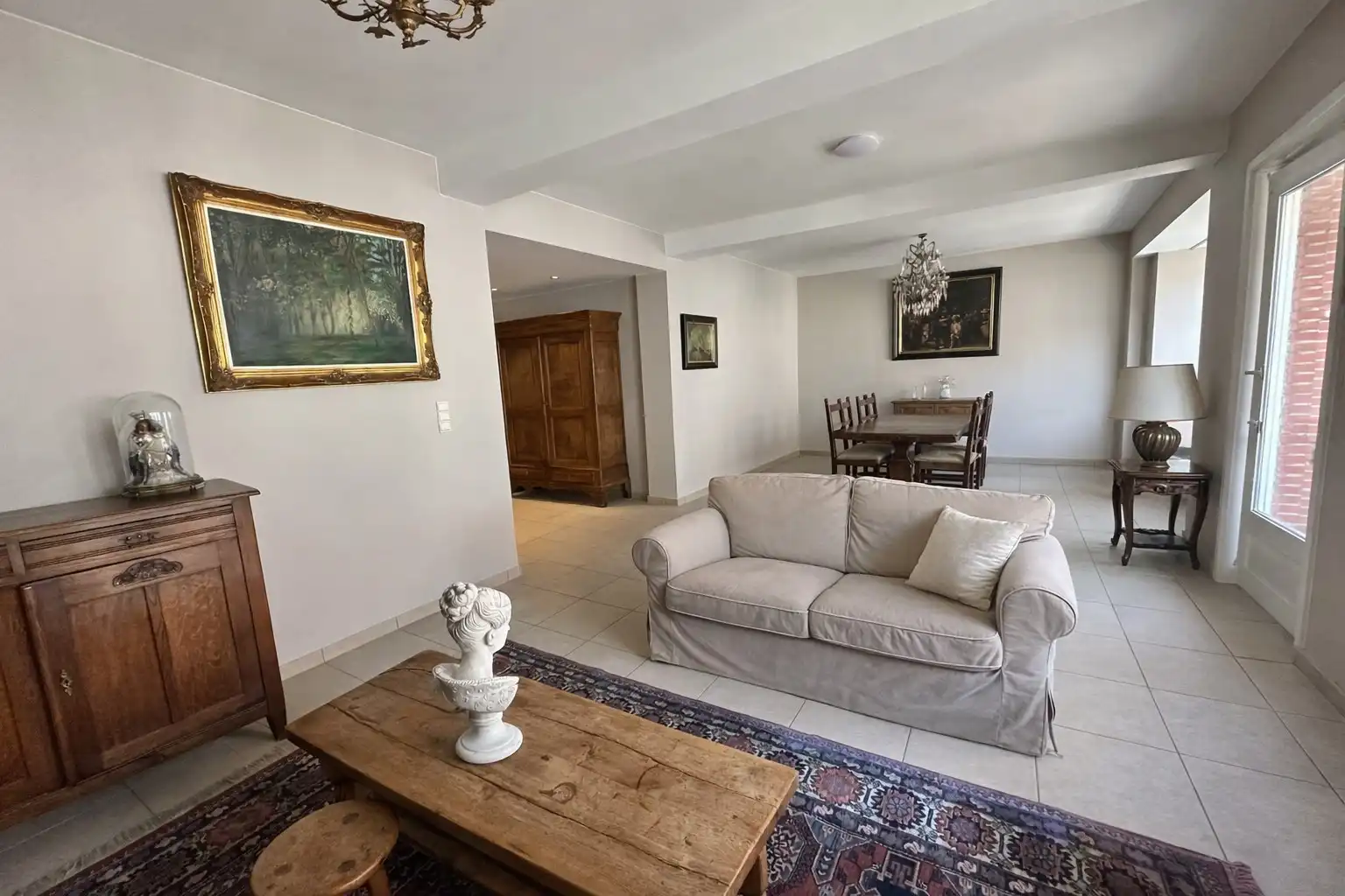 Zeer ruim (167m²) app.1°verd. gelegen in het stadscentrum. foto 2