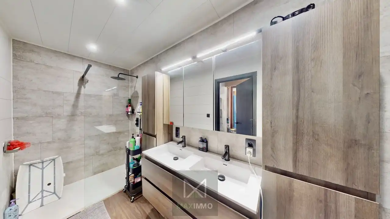 Gelijkvloerse bungalow met loods van 180 m² in het centrum van Marke foto 20