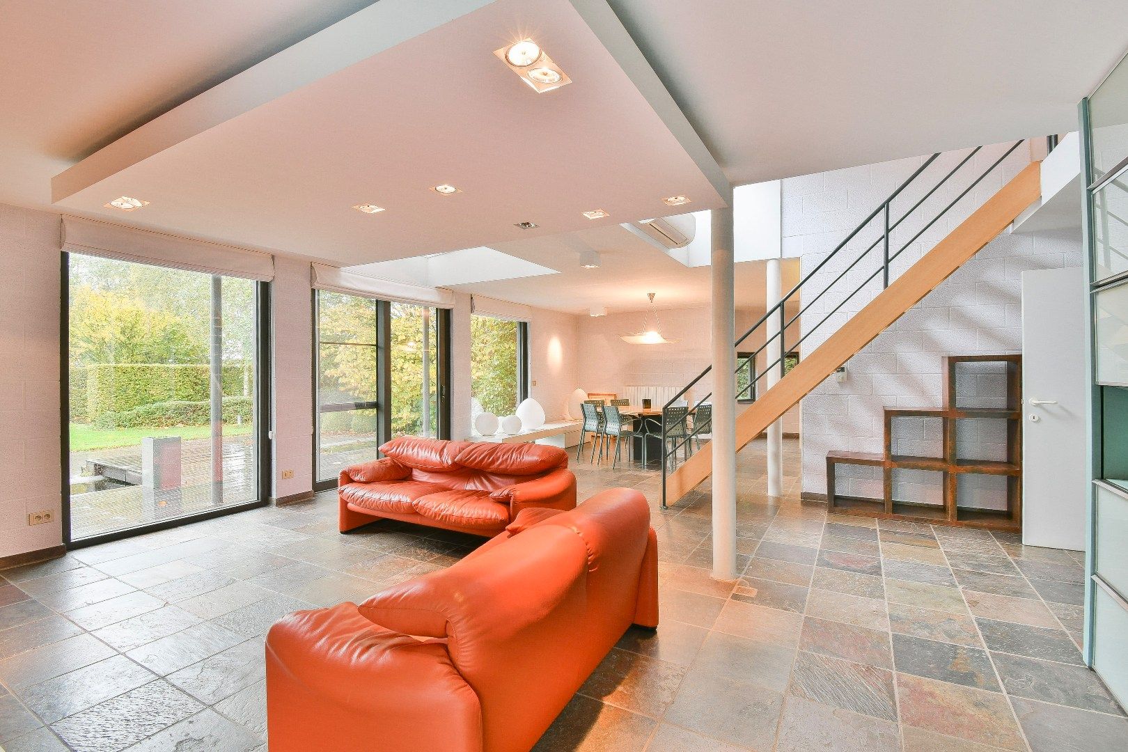 Prachtige Villa met Zwembad in het hartje van Oudenburg Te huur.  foto 4