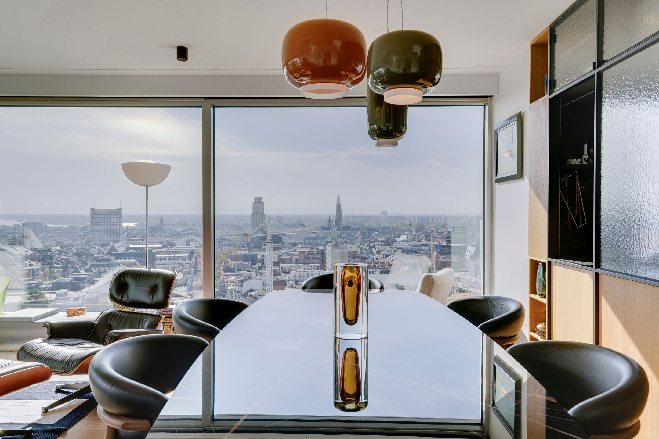 Hoogwaardig afgewerkt appartement in Antwerp Tower foto {{pictureIndex}}