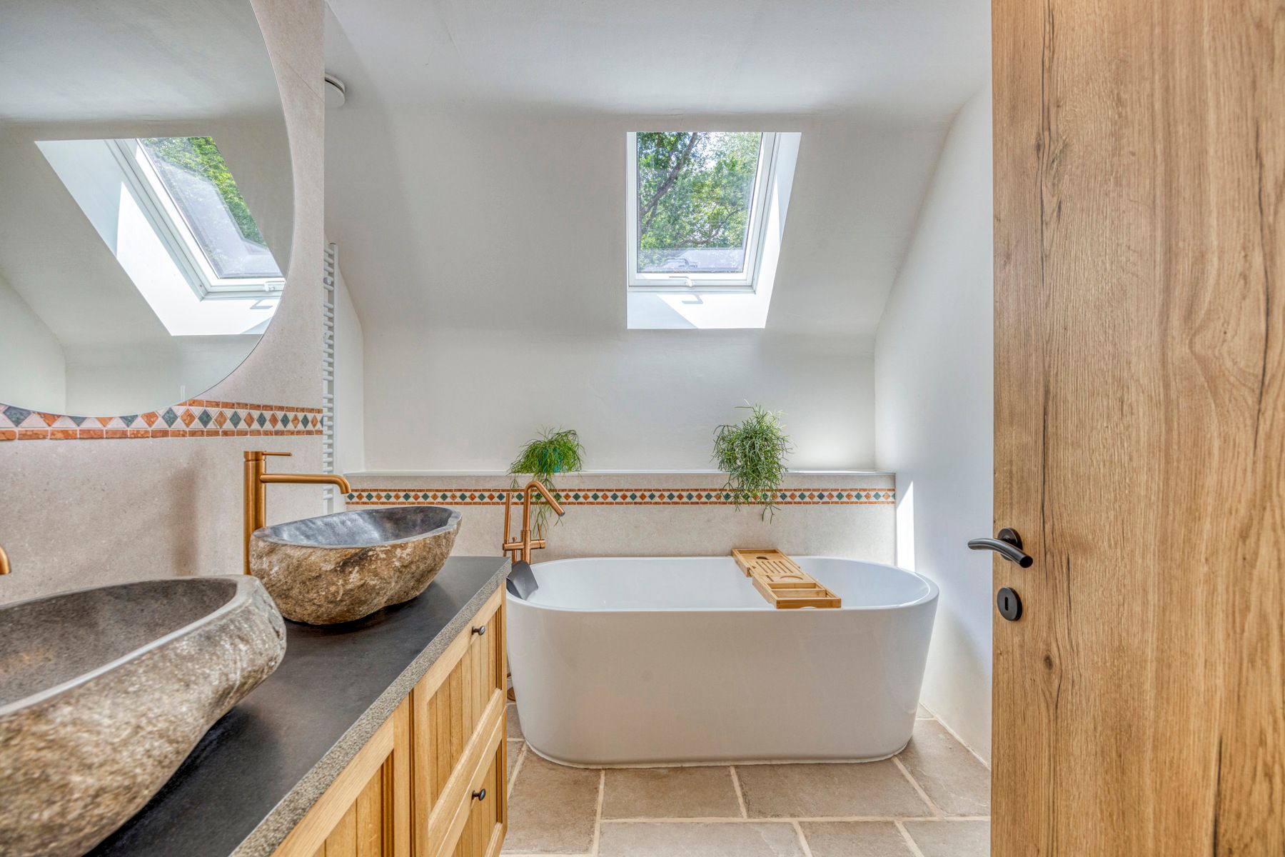 Zeer ruime gerenoveerde woning (± 398 m²) op een perceel van ± 60 are in het prestigieuze Bois de Strihoux foto 18