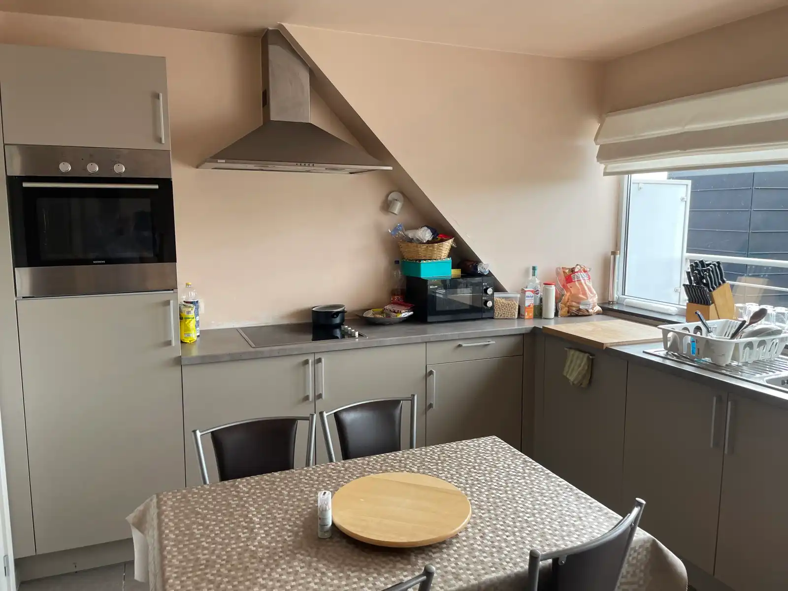 Charmant duplexappartement te huur op toplocatie in Wetteren. foto 4
