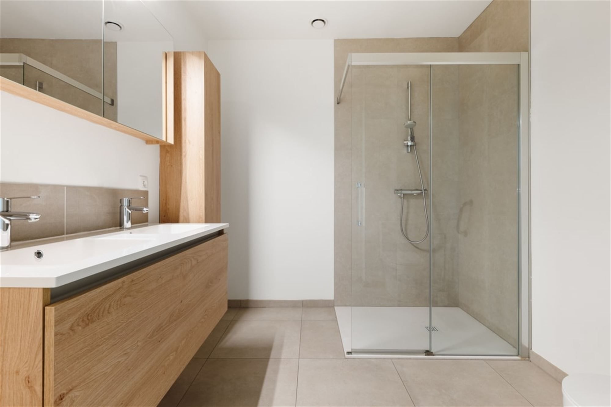 KNAP 1 SLK APPARTEMENT MET RUIM TERRAS OP CENTRALE LIGGING IN SINT-TRUIDEN  foto 16