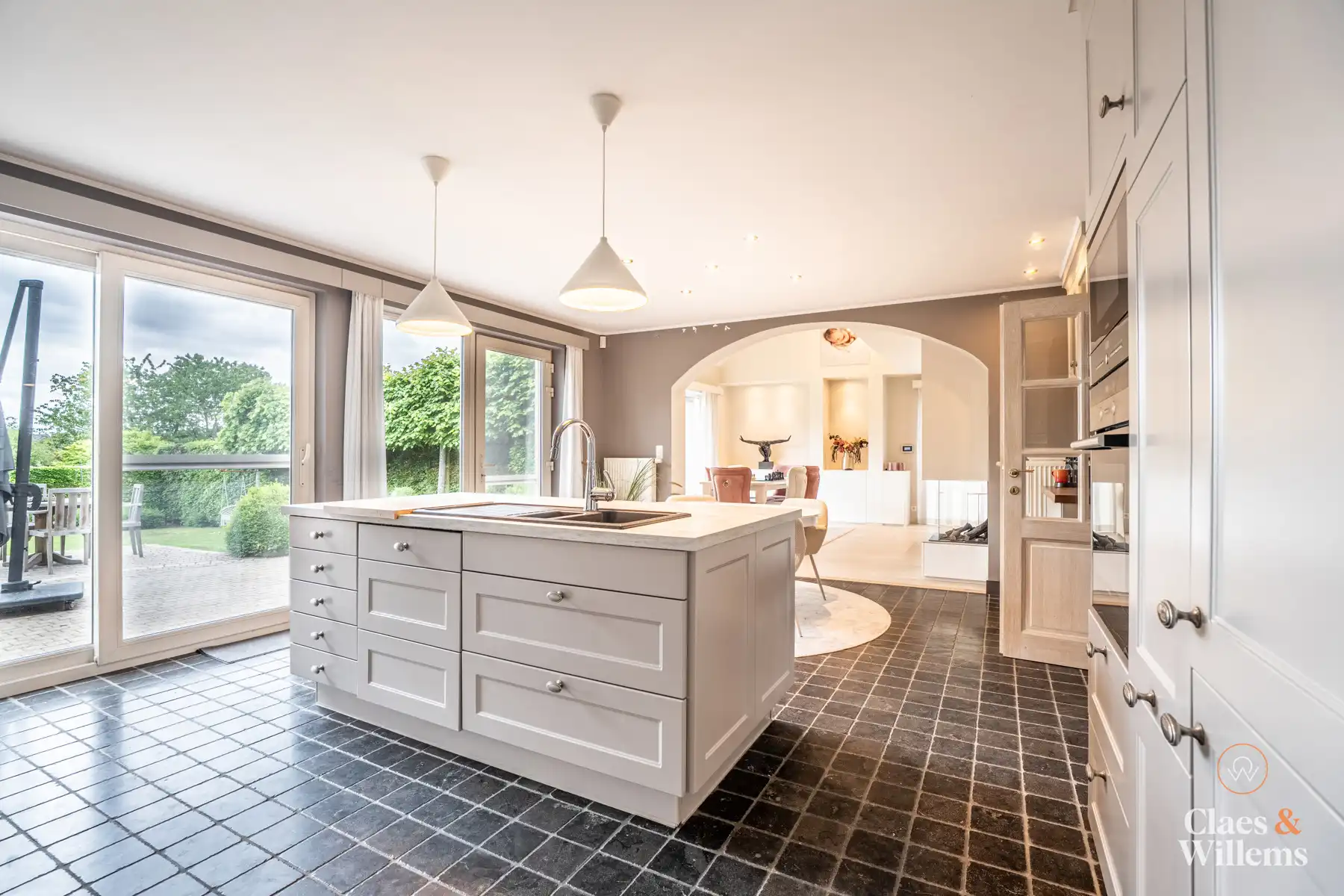 Ruime villa te koop in Dilbeek vrij beroep/ kangoeroewonen foto 11