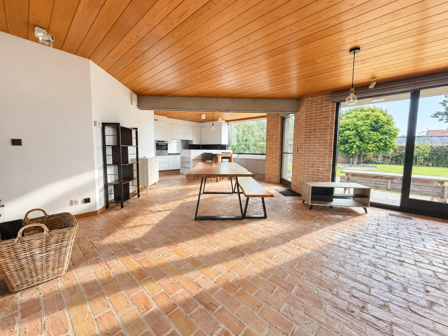 Ruime, lichtrijke en instapklare woning op een heerlijke locatie in Zomergem foto 9