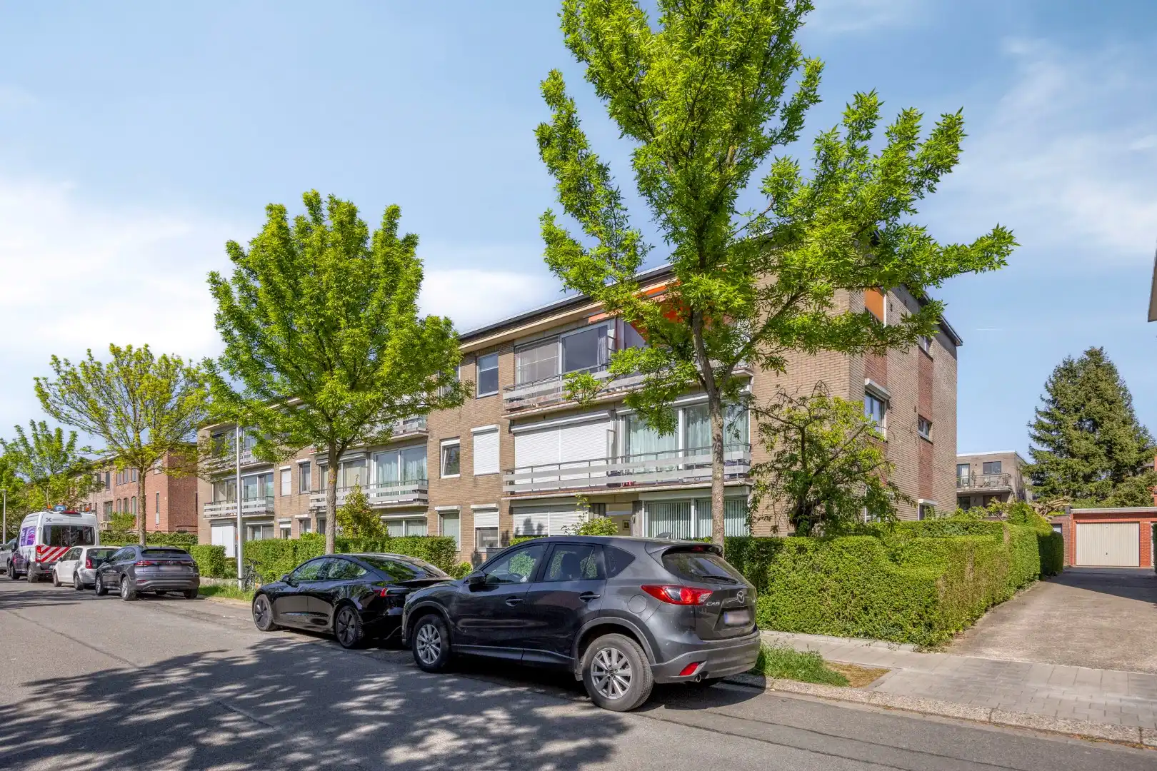 Hedendaags 2 slpk appartement met garage foto 21