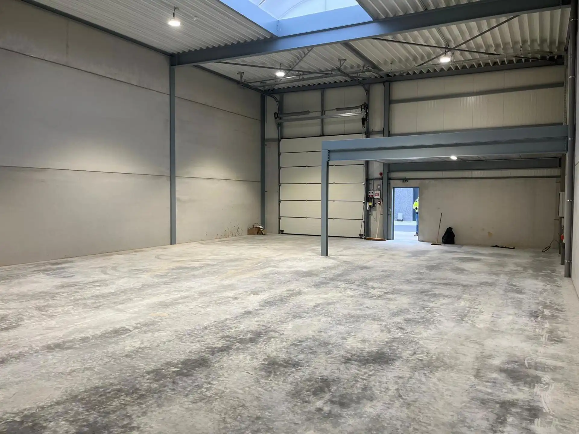 Instapklaar magazijn 216m² te Ranst foto 2