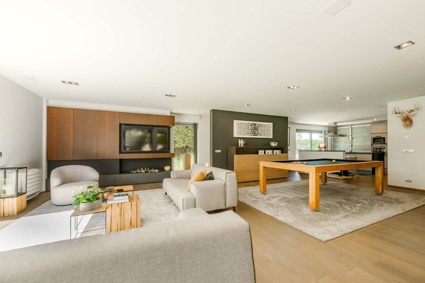 Exclusieve villa met luxueuze afwerking en vergezicht op velden te Zwevezele foto 9