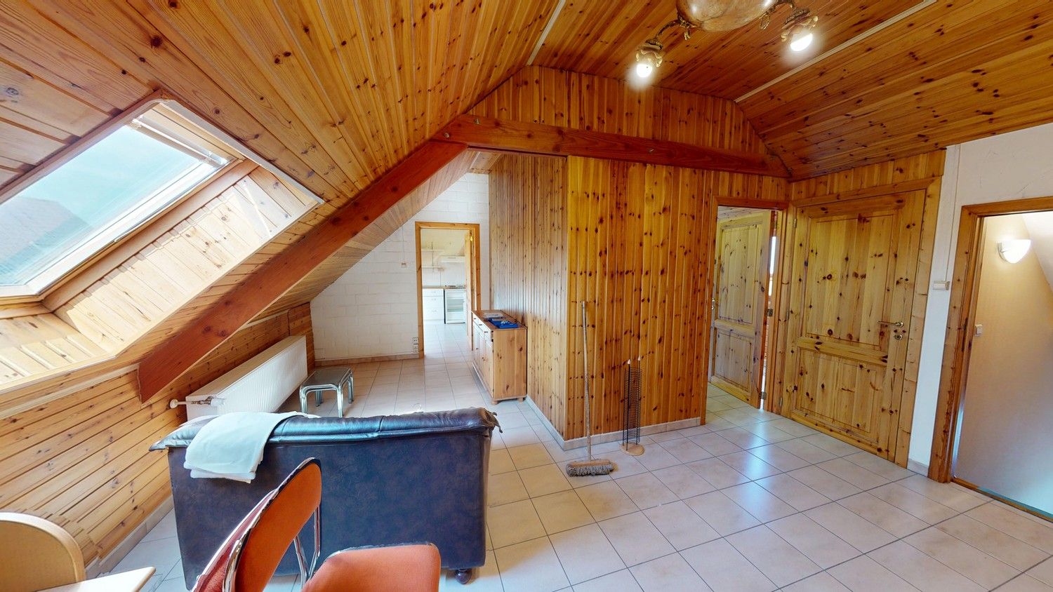 Zeer ruime woning met 5 slaapkamers! foto 13