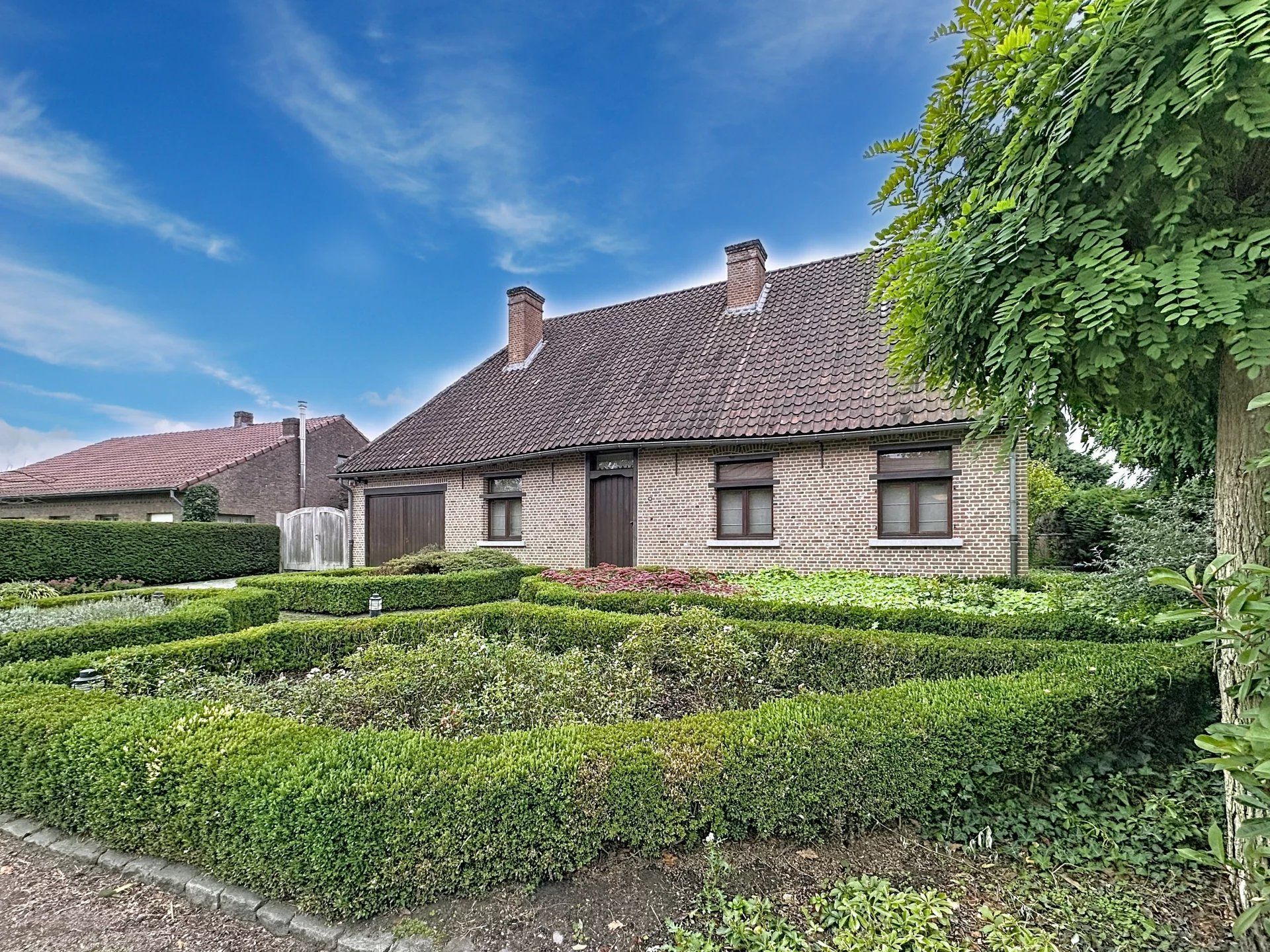 Zeer verzorgde landelijke woning op prachtig perceel met 3 slaapkamers en 2 badkamers. foto 2