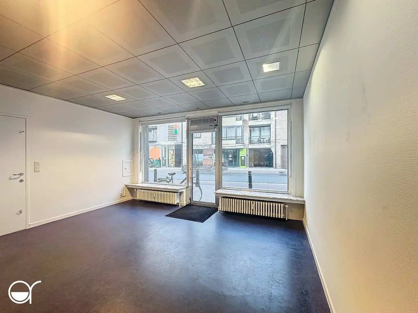 Commercieel kantoor te huur in het centrum van Sint-Amandsberg foto 2
