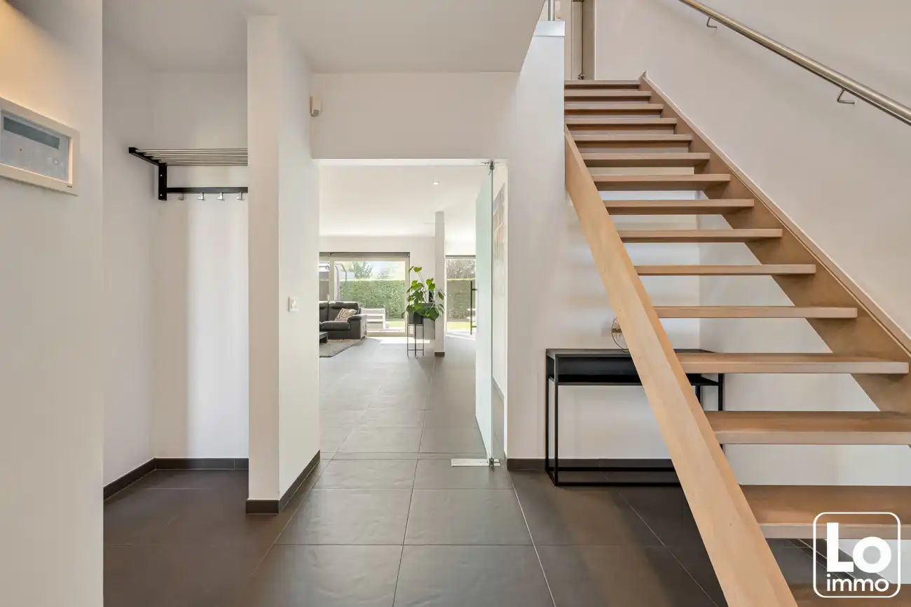 Instap klare moderne open villa met dubbele inpandige garage en een gezellige tuin op een toplocatie nabij het centrum van Lochristi! foto 12