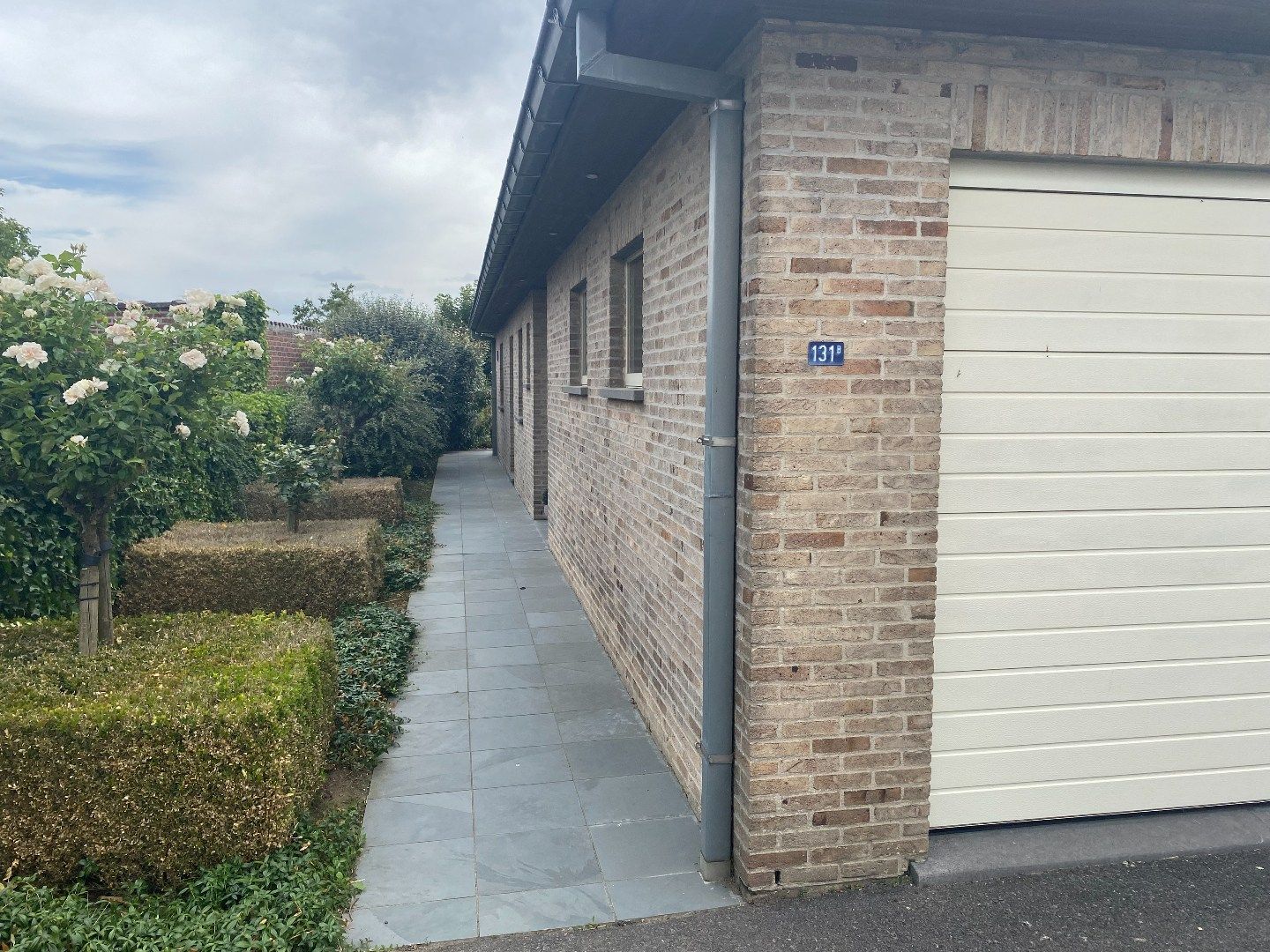 Te Huur: Alleenstaande Bungalow met Ruime Tuin in Wijtschate foto 2