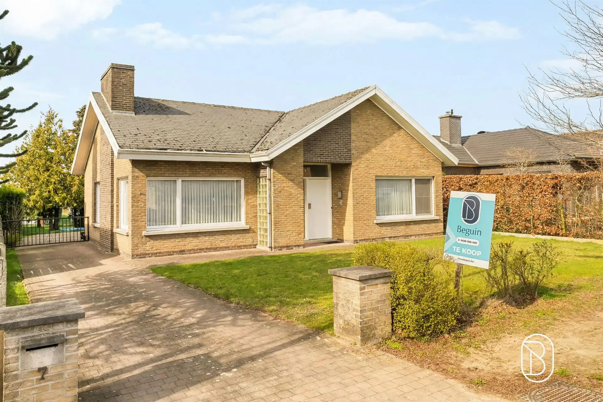 Ruime bungalow met tuin en garage op topligging. foto 2