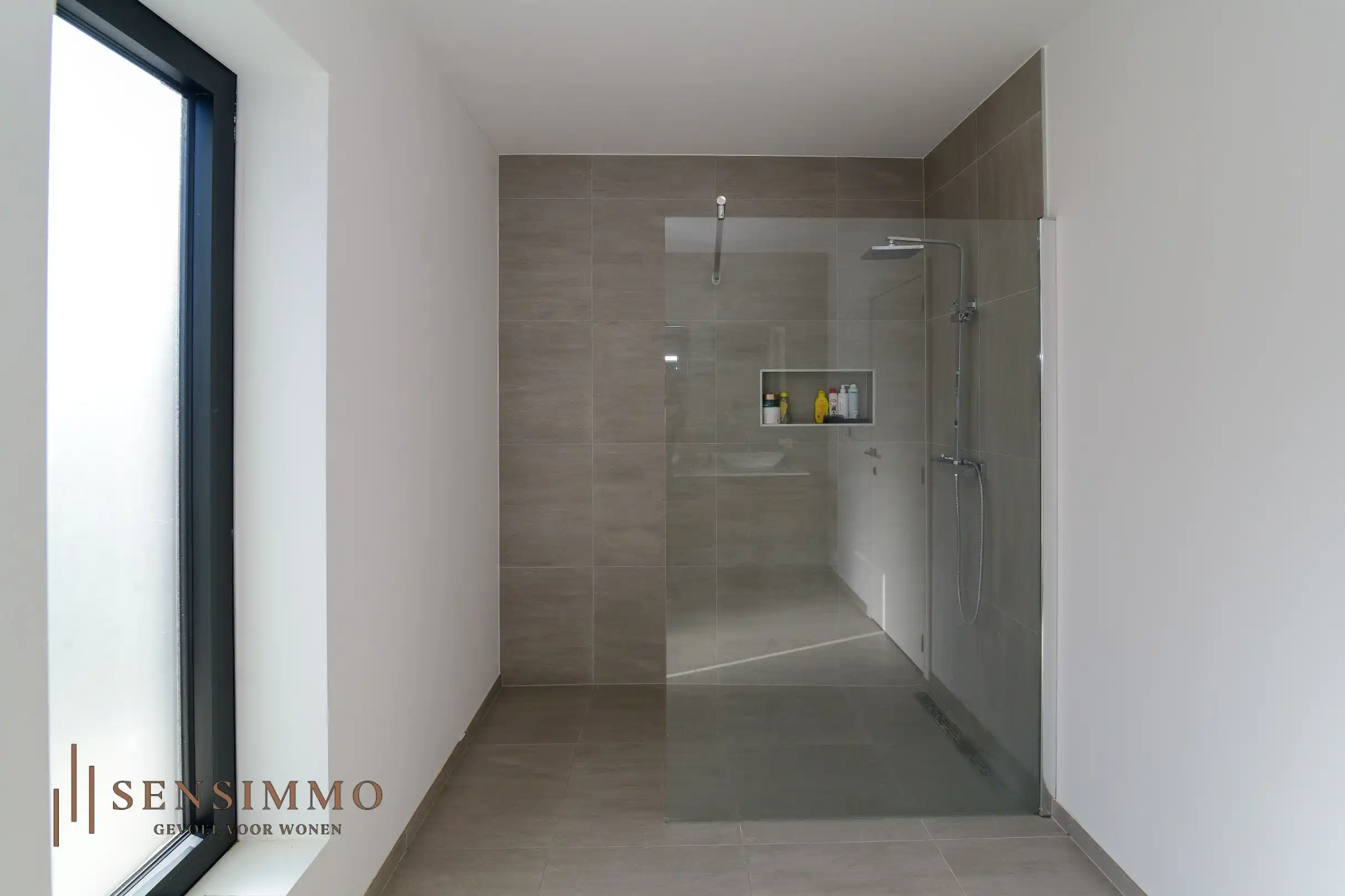 Instapklaar & energiezuinig 1-slaapkamerappartement met 2 terrassen en parking in Maasmechelen foto 11