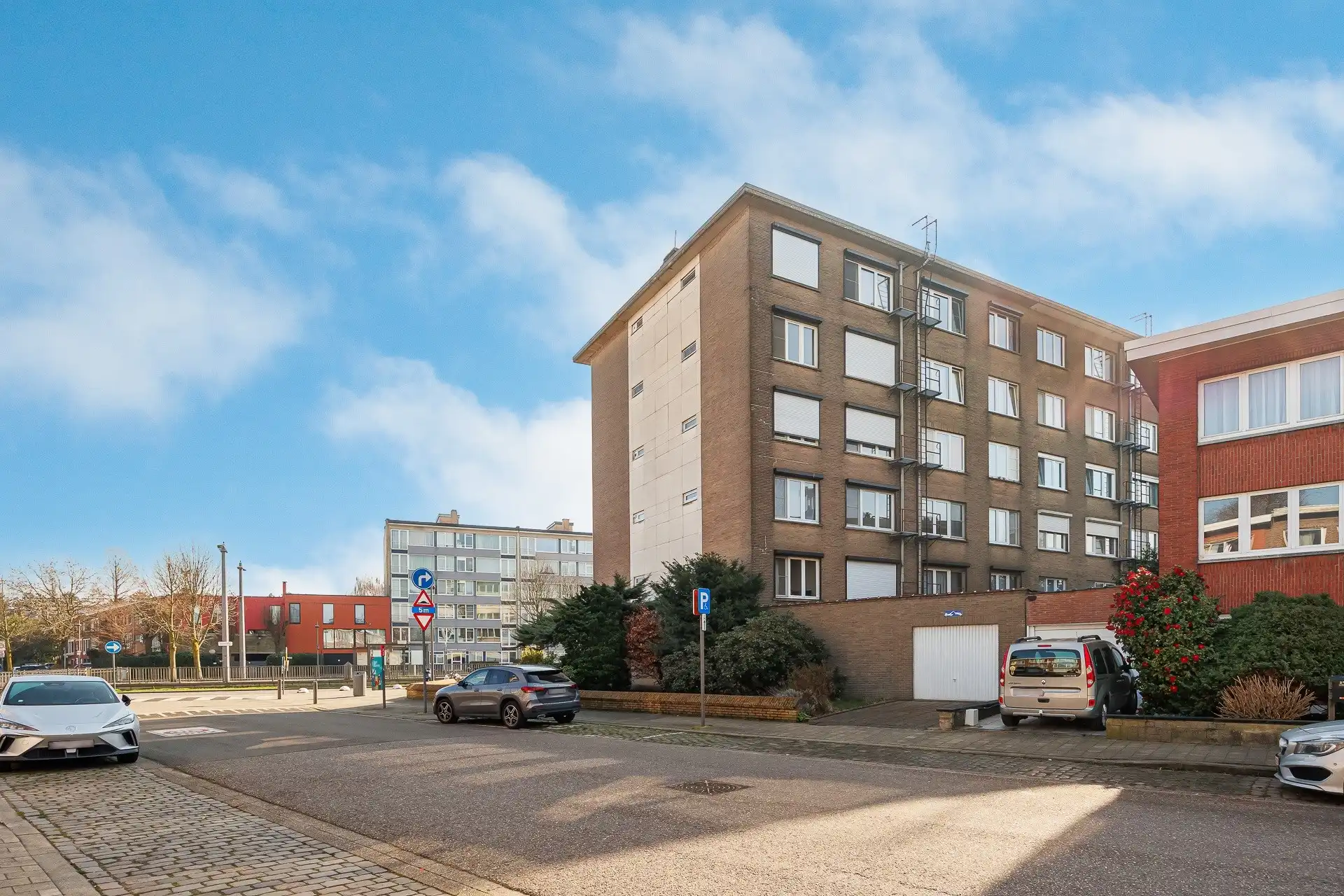 Lichtrijk appartement met garage nabij park Ertbrugge foto 28